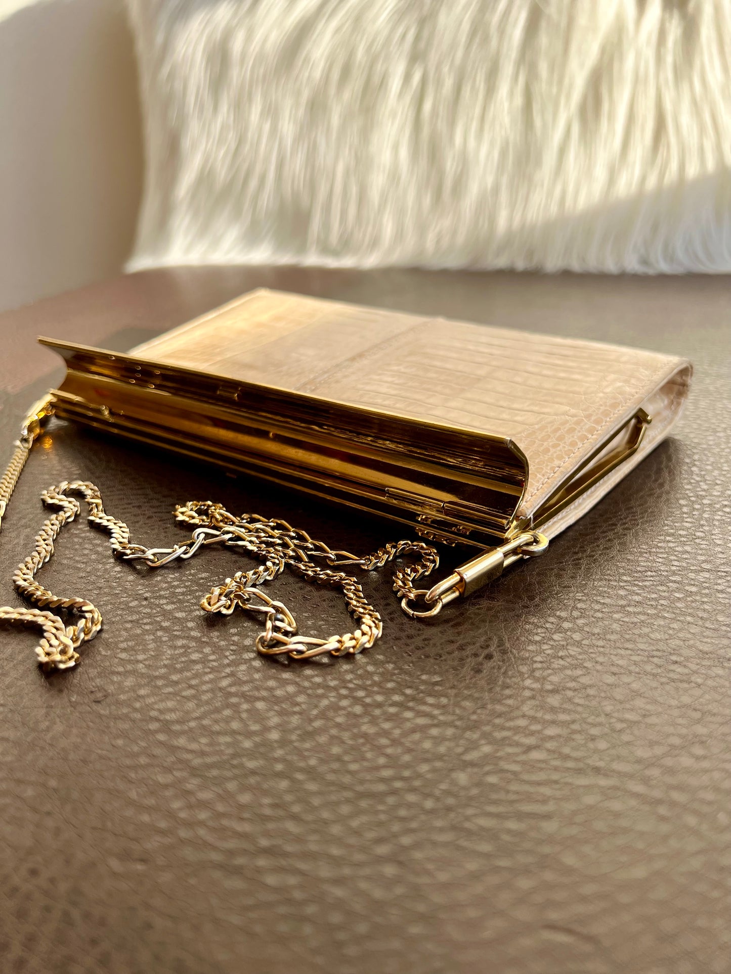 Italian Style IRV Beige/ Caramel Vintage Crocodile Leather Texture Purse /Handbag with Gold-plated Metal Strap