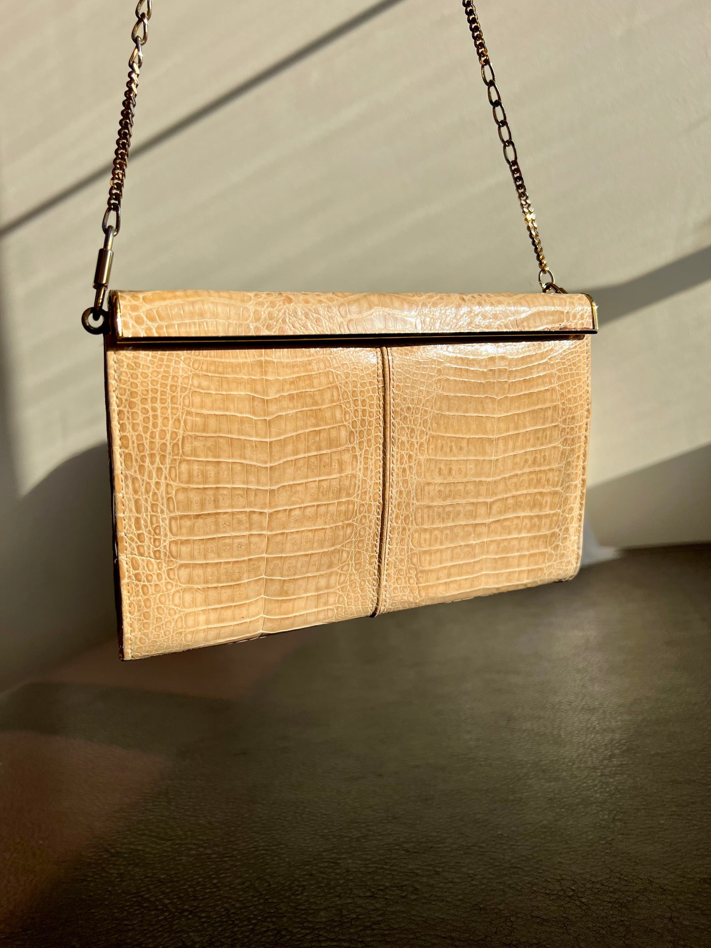 Italian Style IRV Beige/ Caramel Vintage Crocodile Leather Texture Purse /Handbag with Gold-plated Metal Strap