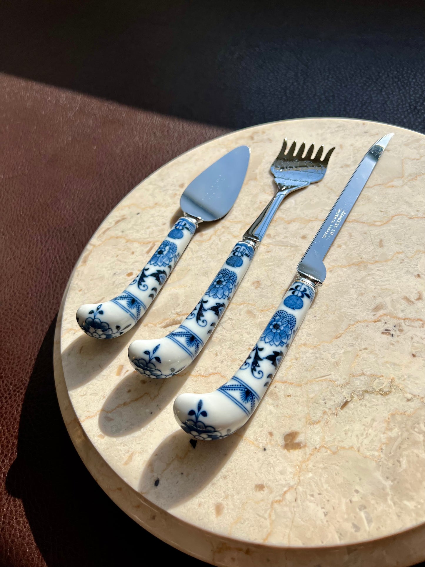 Sheffield England Bagel & Lox Vintage Set it’s in Original Box, Blue and White Porcelain Handle with Blade (3 piece)
