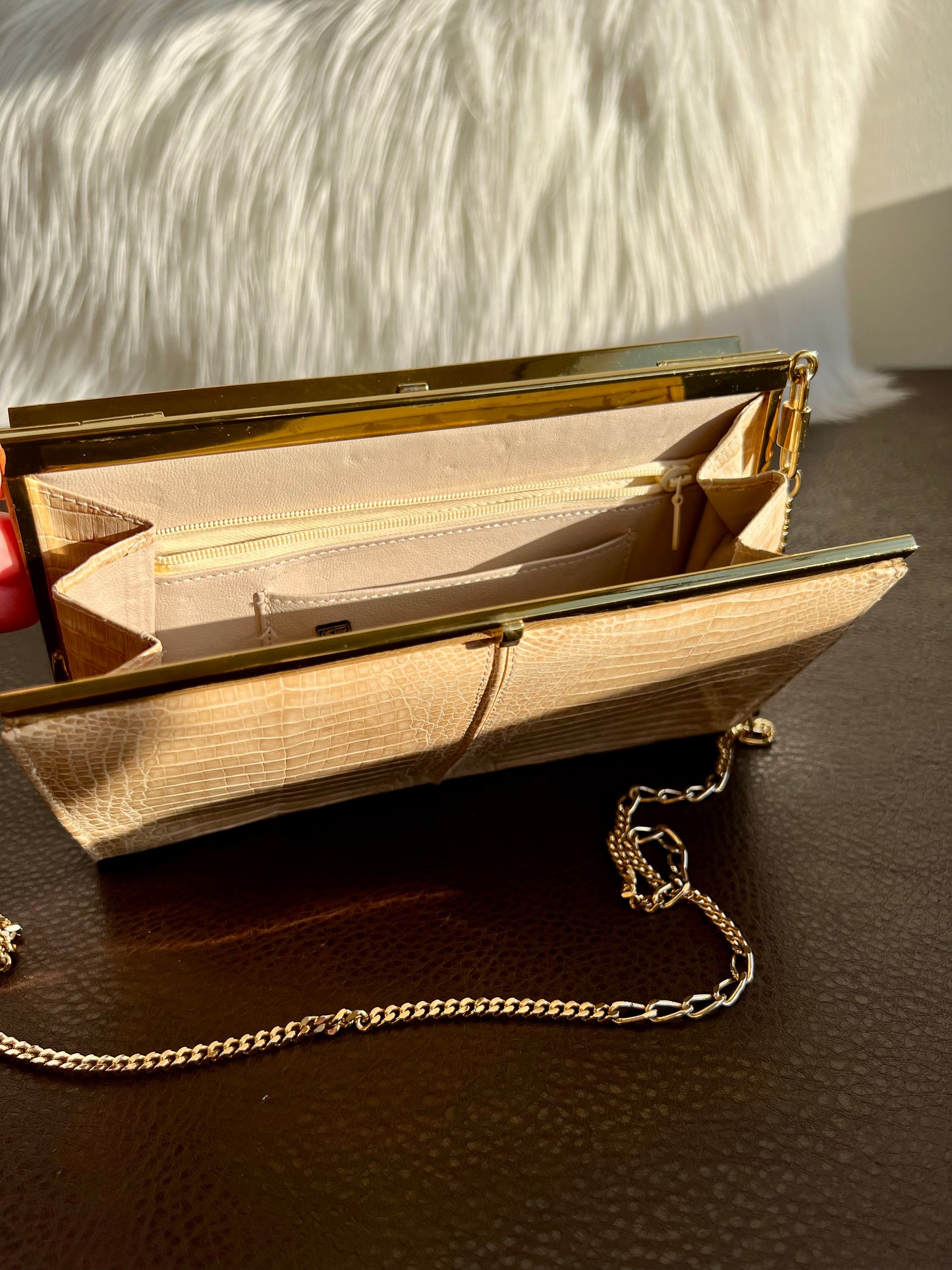 Italian Style IRV Beige/ Caramel Vintage Crocodile Leather Texture Purse /Handbag with Gold-plated Metal Strap
