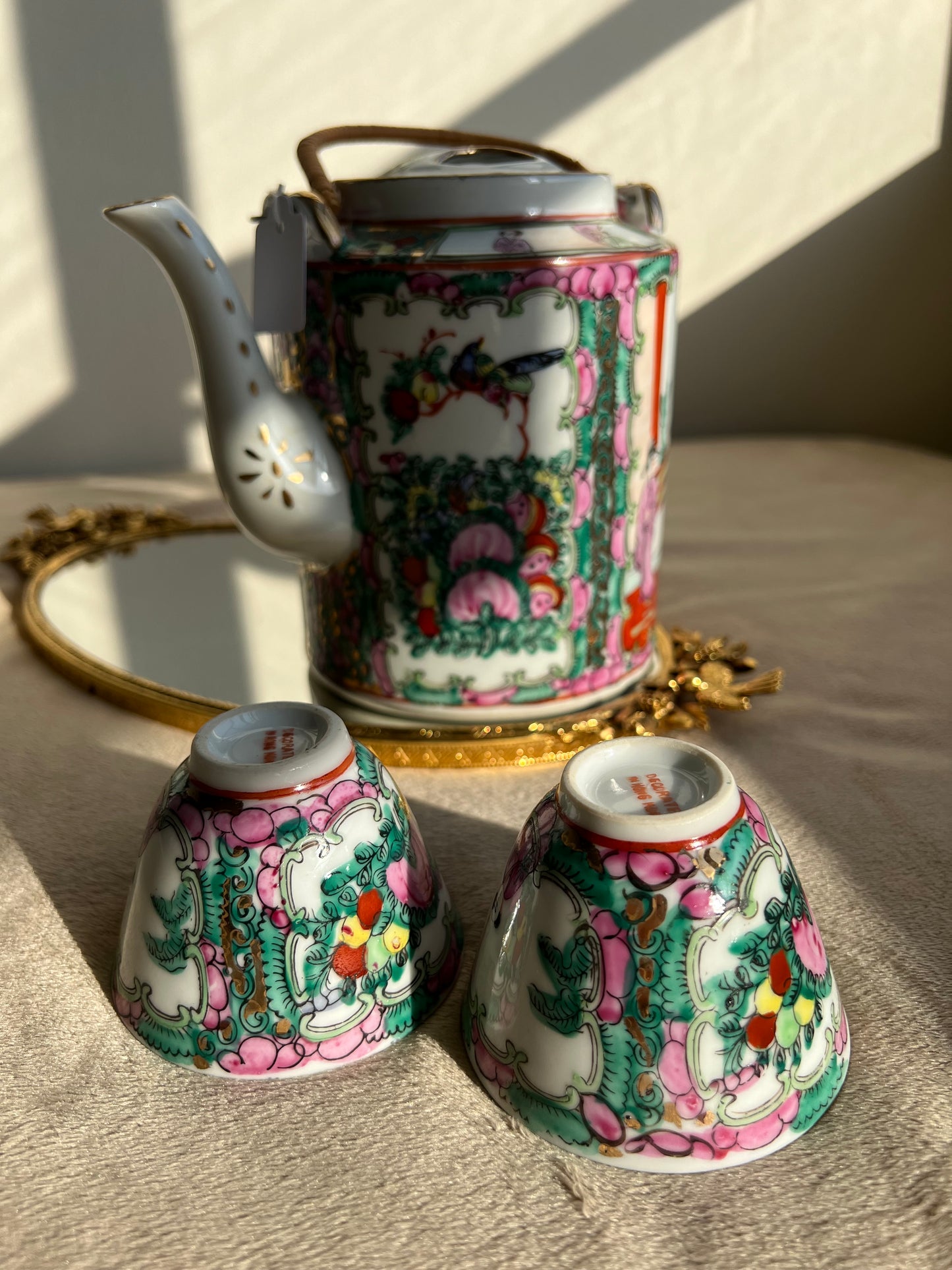 Rose Medallion Chinese Woven Tea Basket with 2 Cups & a Teapot, Antique/ Vintage