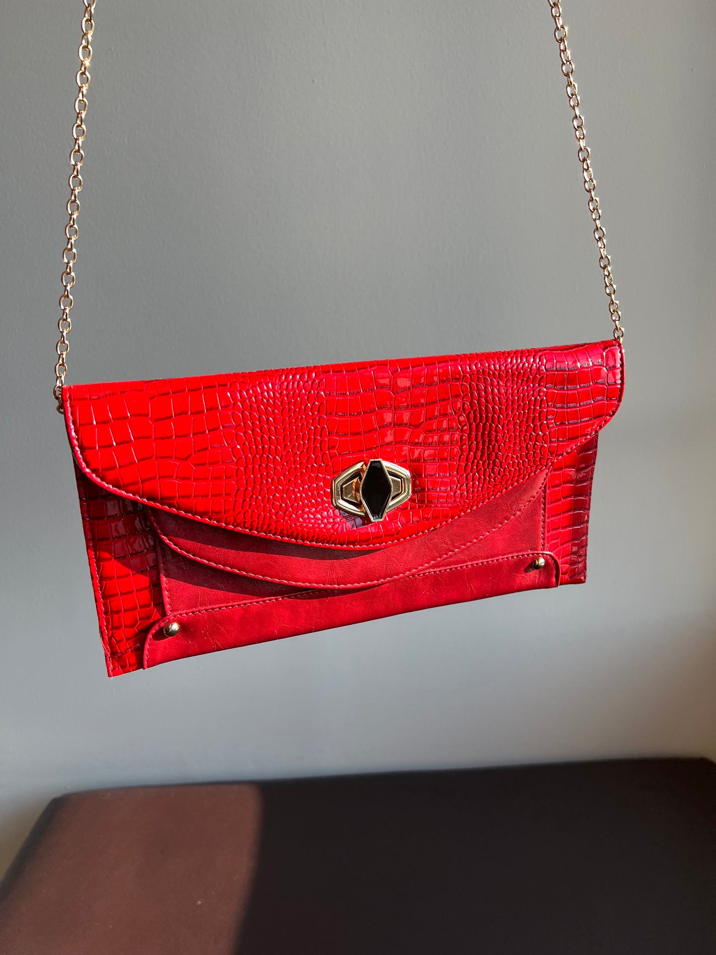 Kelly & Katie Red Vintage Snake Embossed Clutch Purse/ Handbag with Chain Strap