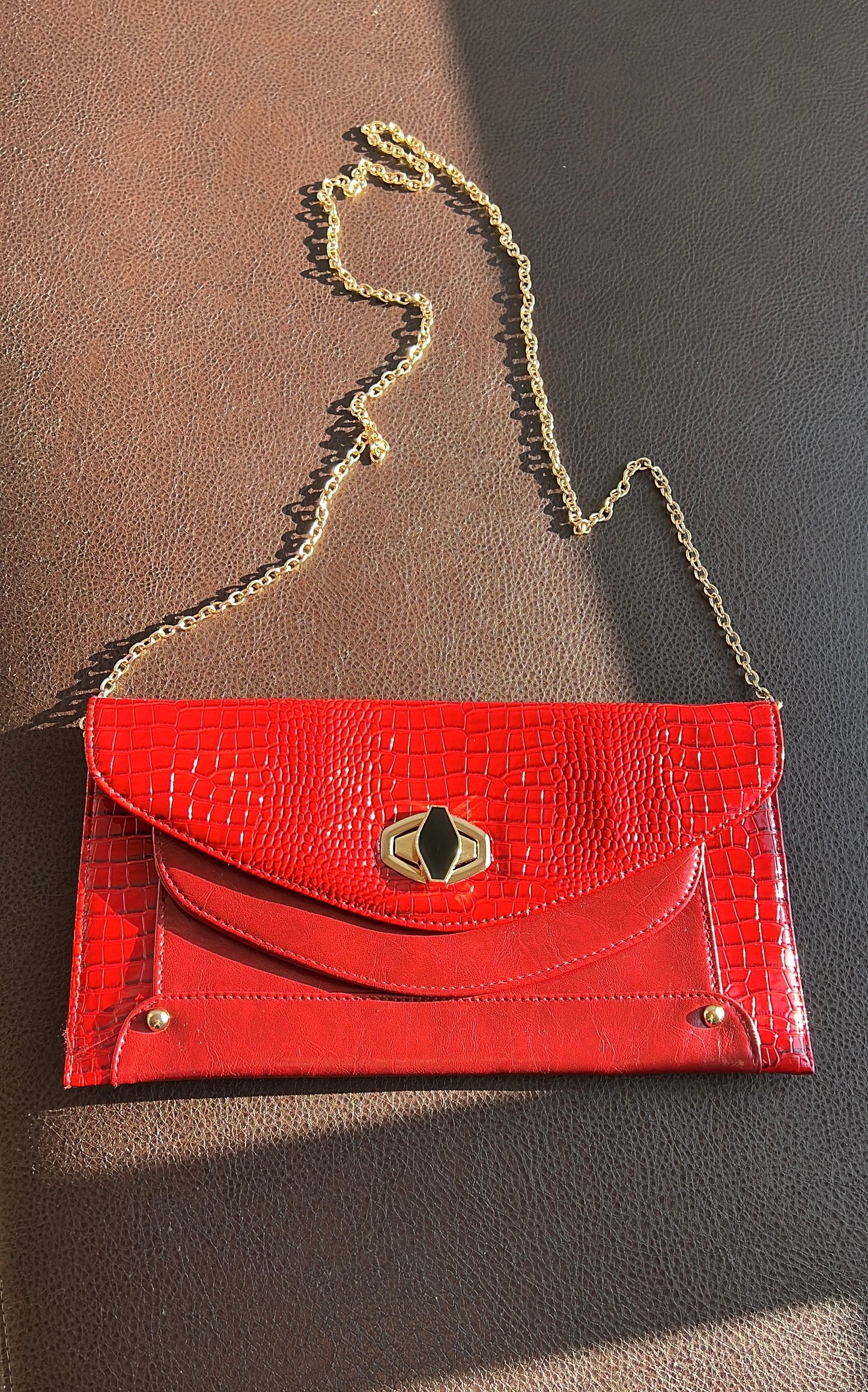 Kelly & Katie Red Vintage Snake Embossed Clutch Purse/ Handbag with Chain Strap