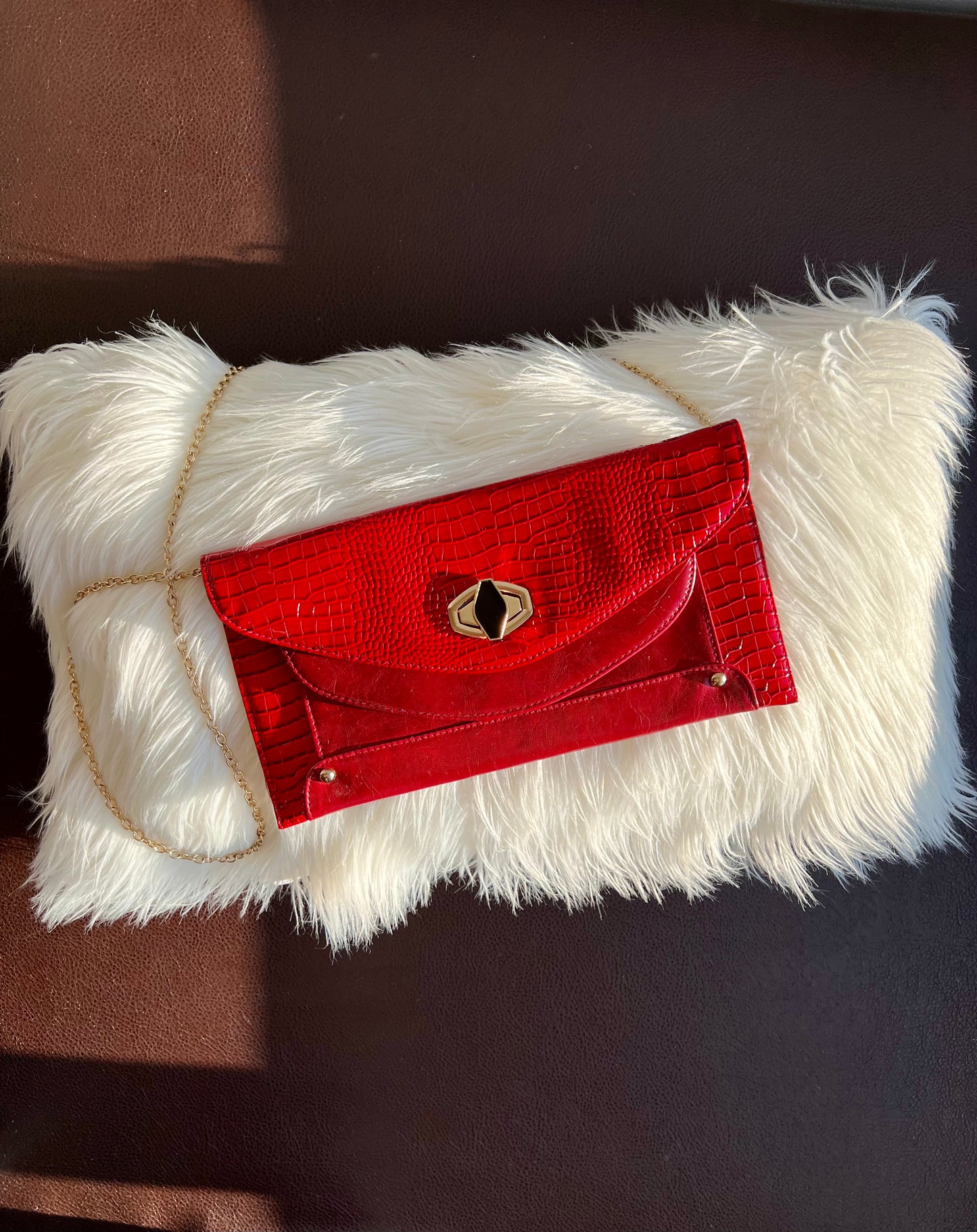 Kelly & Katie Red Vintage Snake Embossed Clutch Purse/ Handbag with Chain Strap