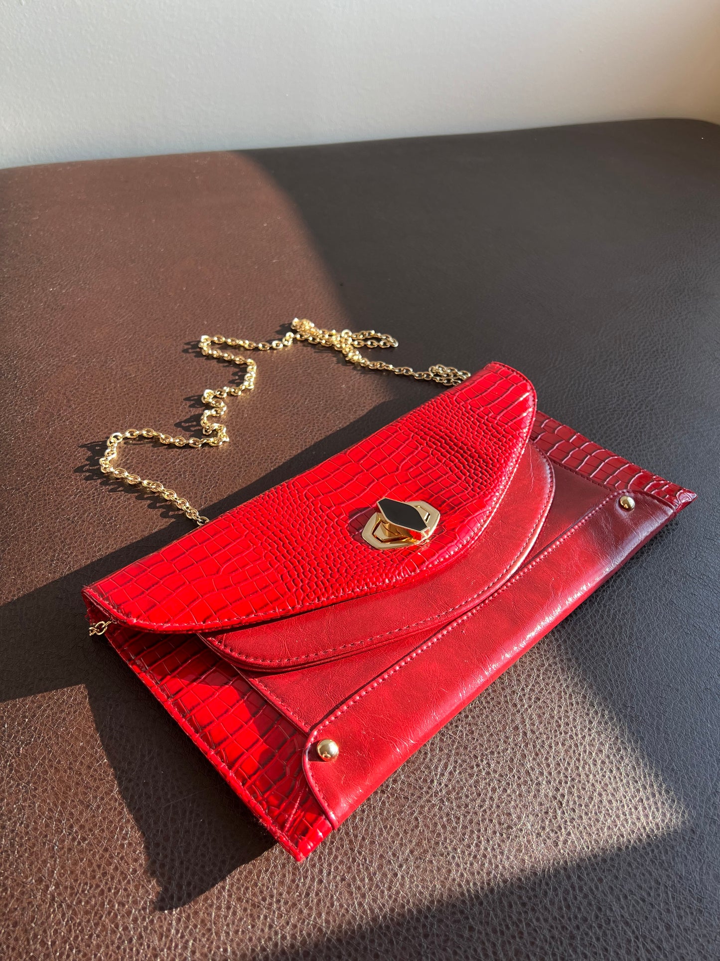 Kelly & Katie Red Vintage Snake Embossed Clutch Purse/ Handbag with Chain Strap