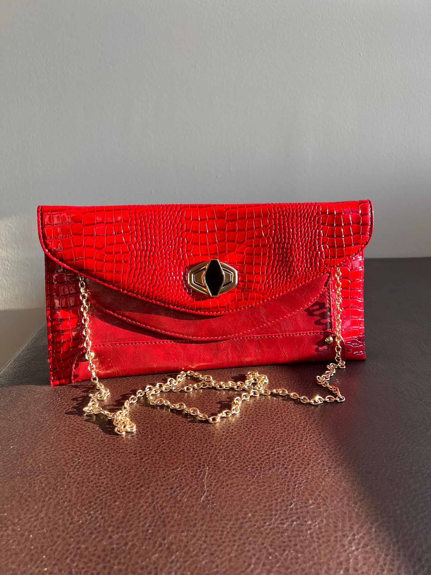 Kelly & Katie Red Vintage Snake Embossed Clutch Purse/ Handbag with Chain Strap