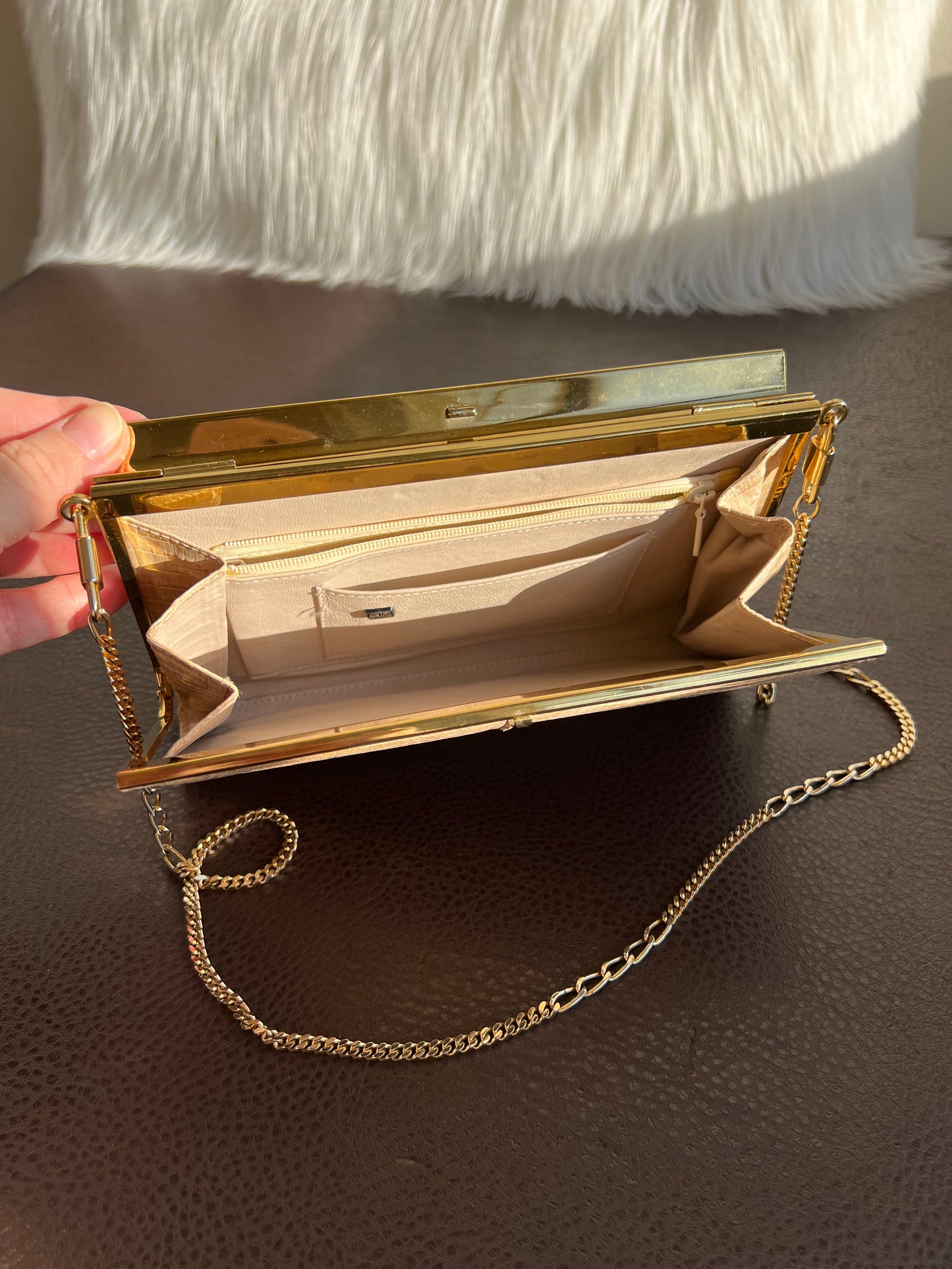 Italian Style IRV Beige/ Caramel Vintage Crocodile Leather Texture Purse /Handbag with Gold-plated Metal Strap