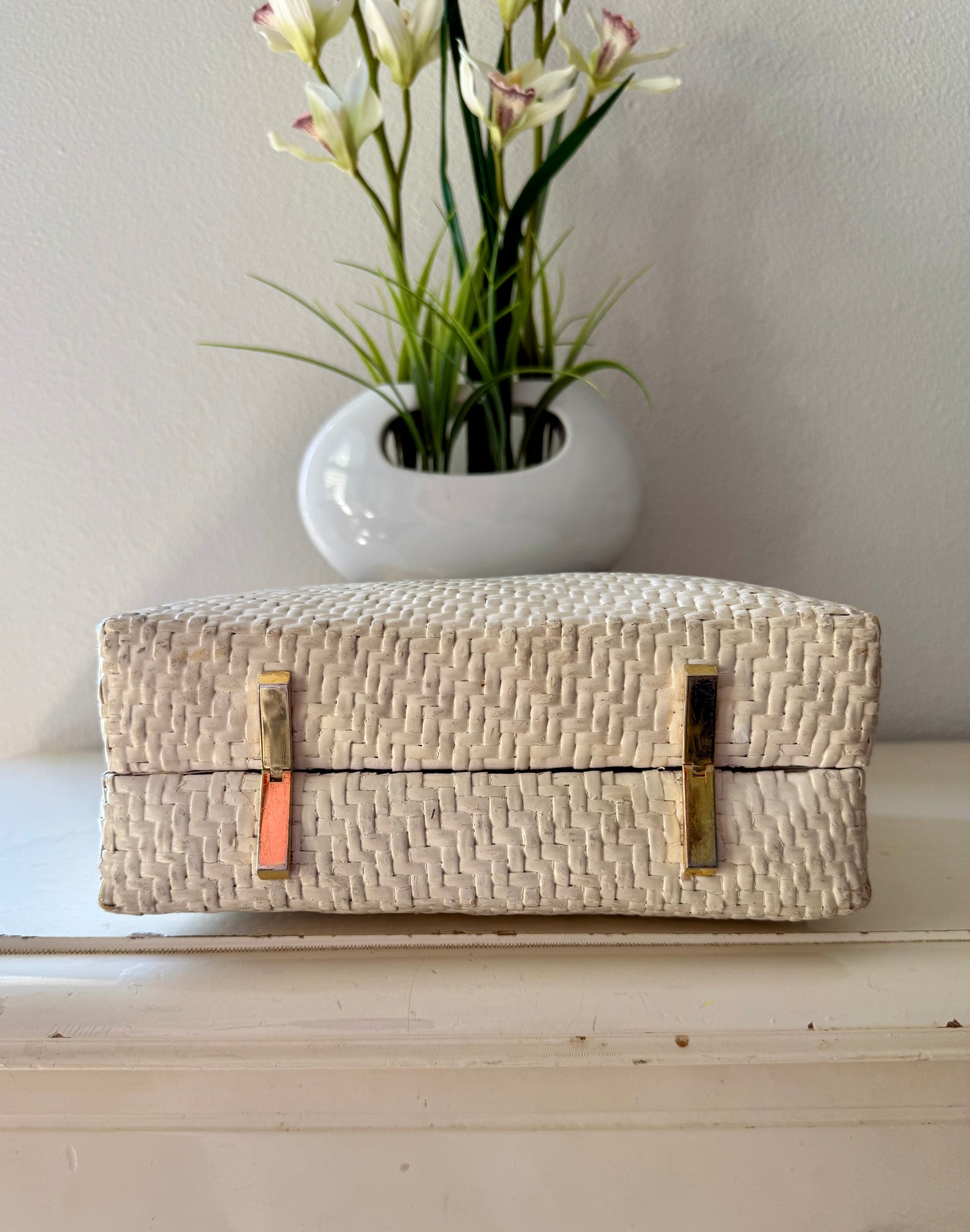 1950s Vintage KORET Elegant White Wicker Luxury Purse/Handbag, Made in Italy, Excellent Condition