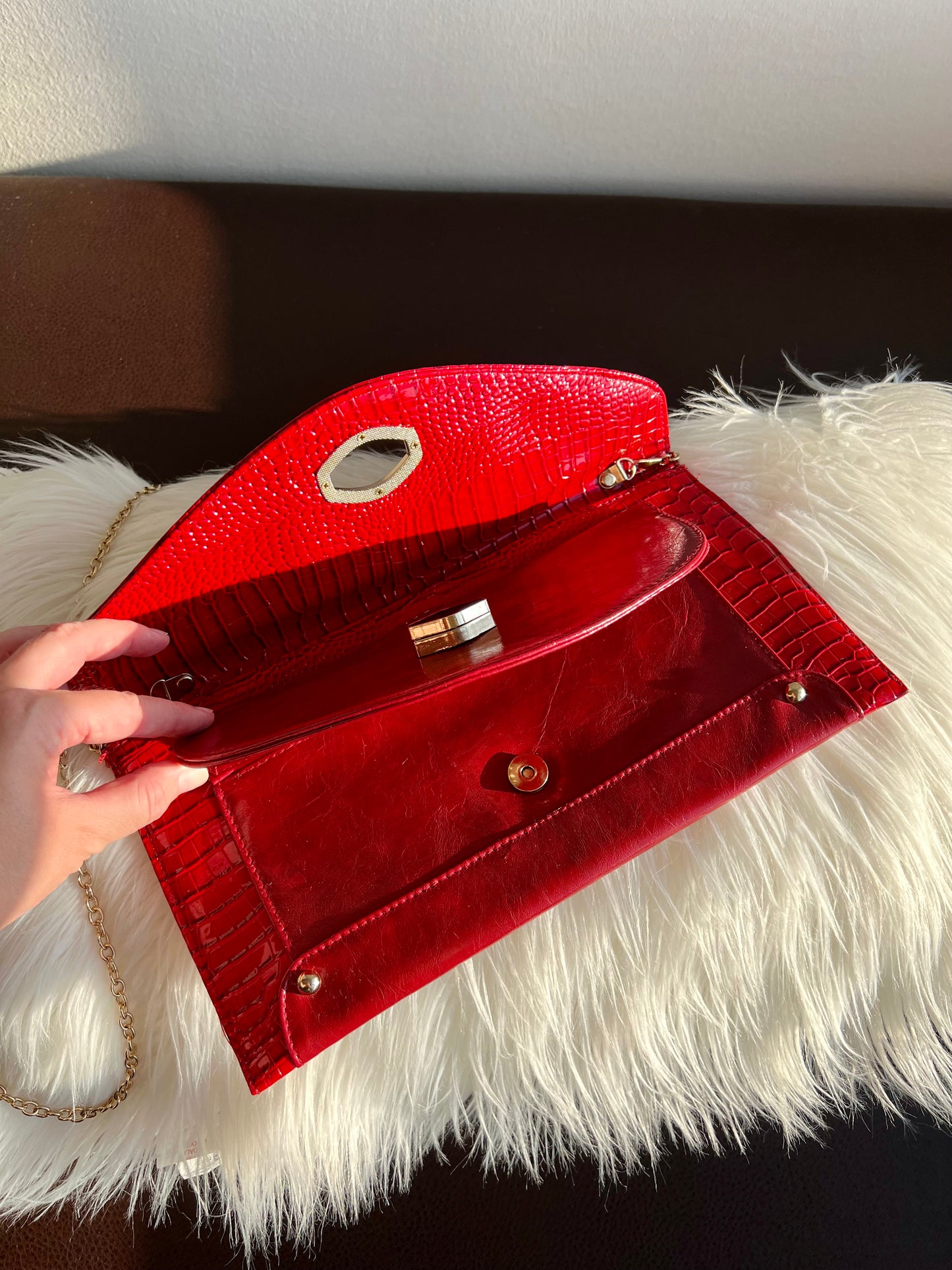 Kelly & Katie Red Vintage Snake Embossed Clutch Purse/ Handbag with Chain Strap