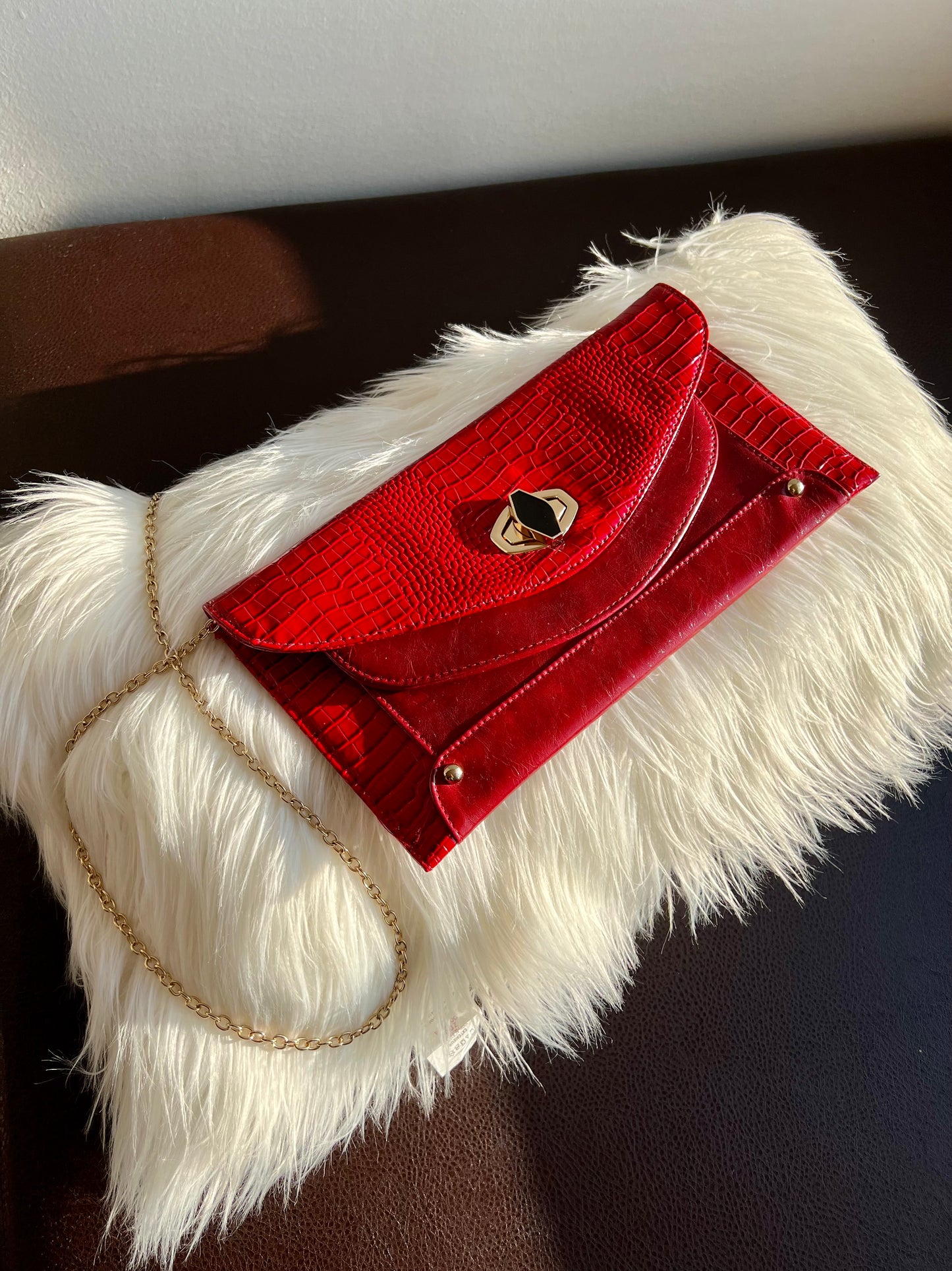 Kelly & Katie Red Vintage Snake Embossed Clutch Purse/ Handbag with Chain Strap