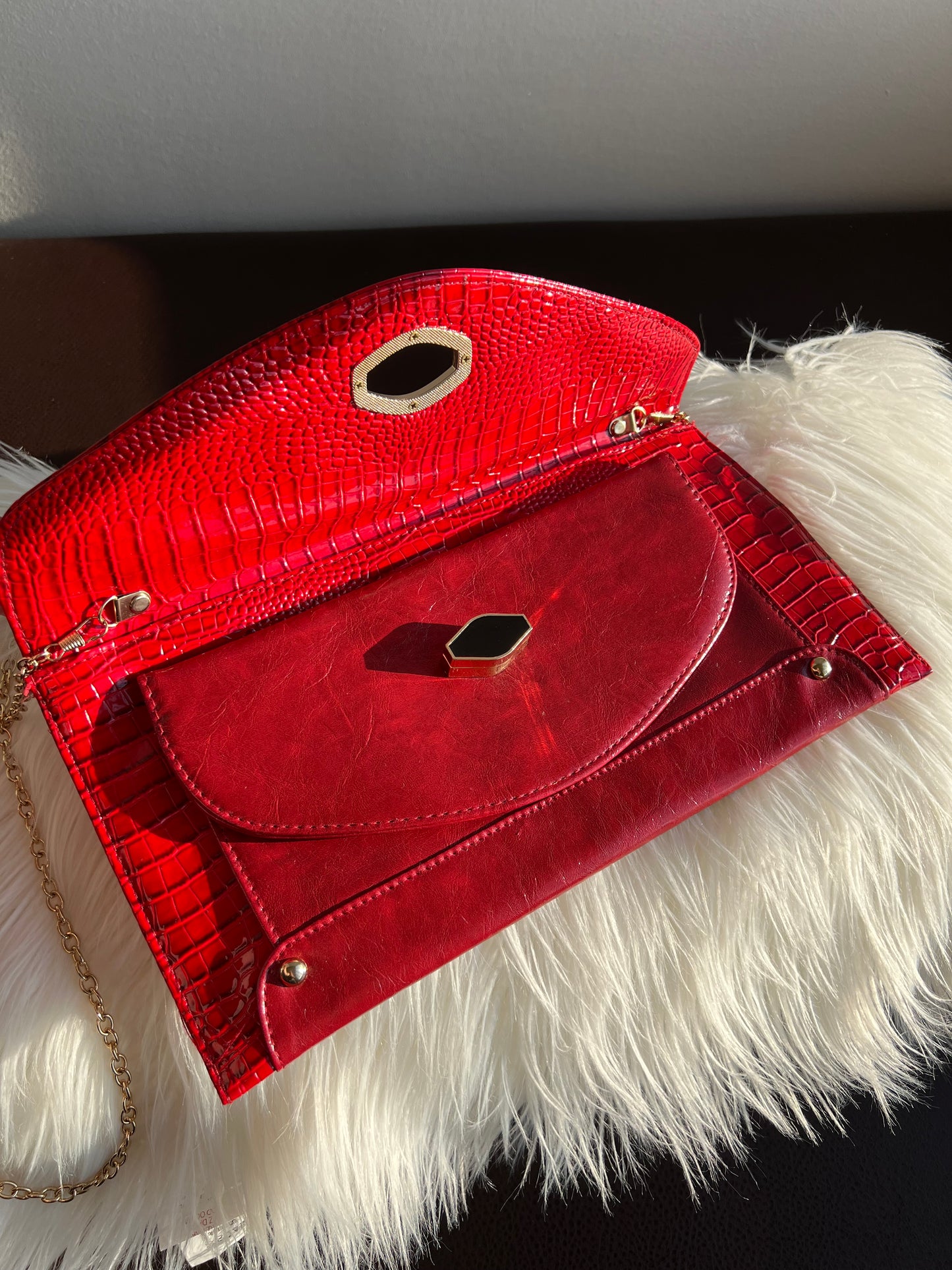 Kelly & Katie Red Vintage Snake Embossed Clutch Purse/ Handbag with Chain Strap