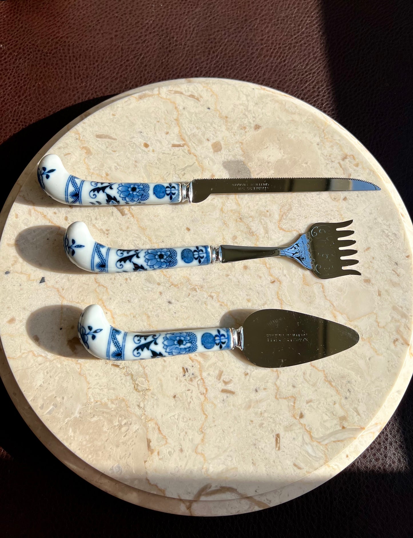 Sheffield England Bagel & Lox Vintage Set it’s in Original Box, Blue and White Porcelain Handle with Blade (3 piece)