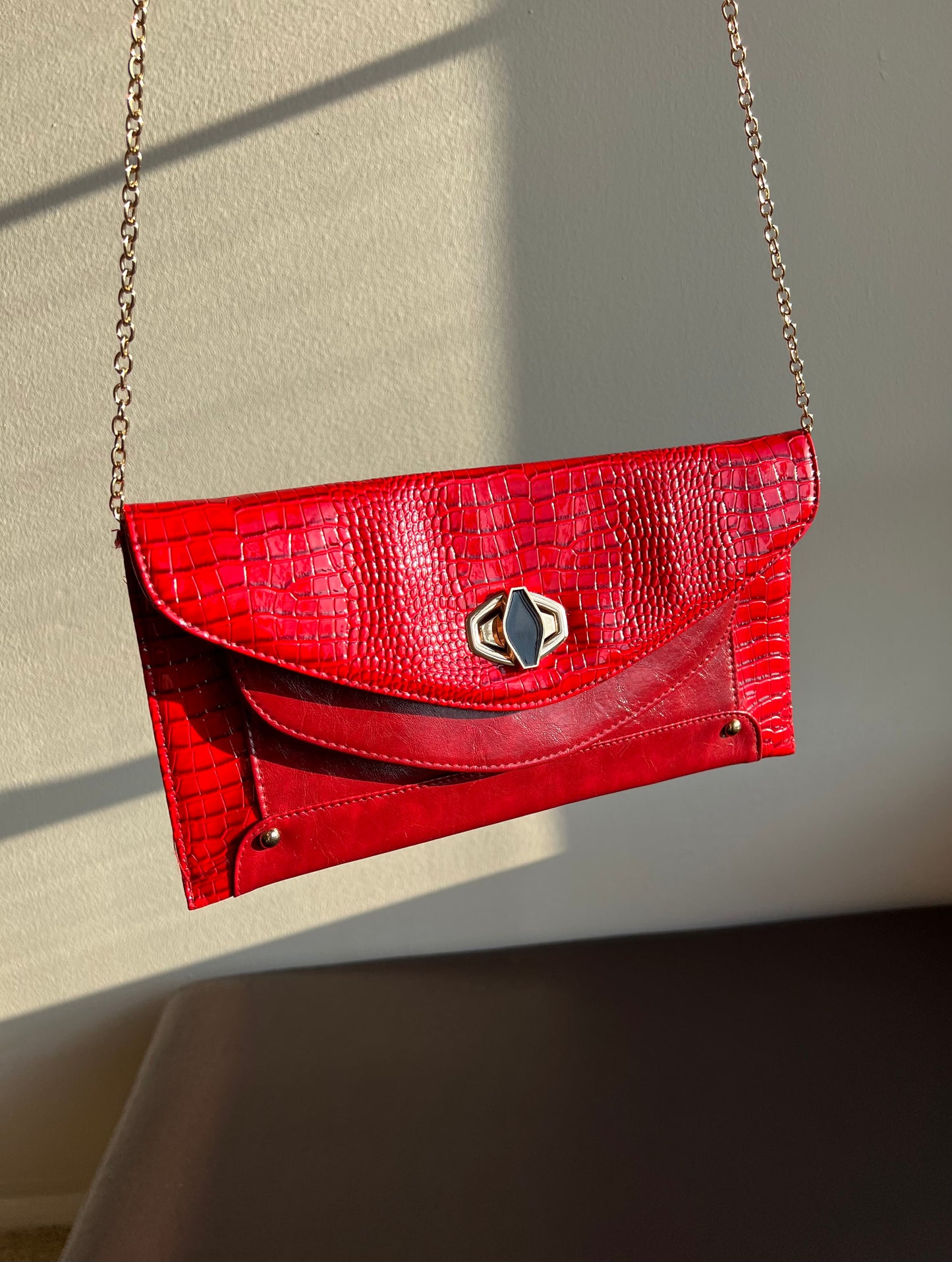 Kelly & Katie Red Vintage Snake Embossed Clutch Purse/ Handbag with Chain Strap
