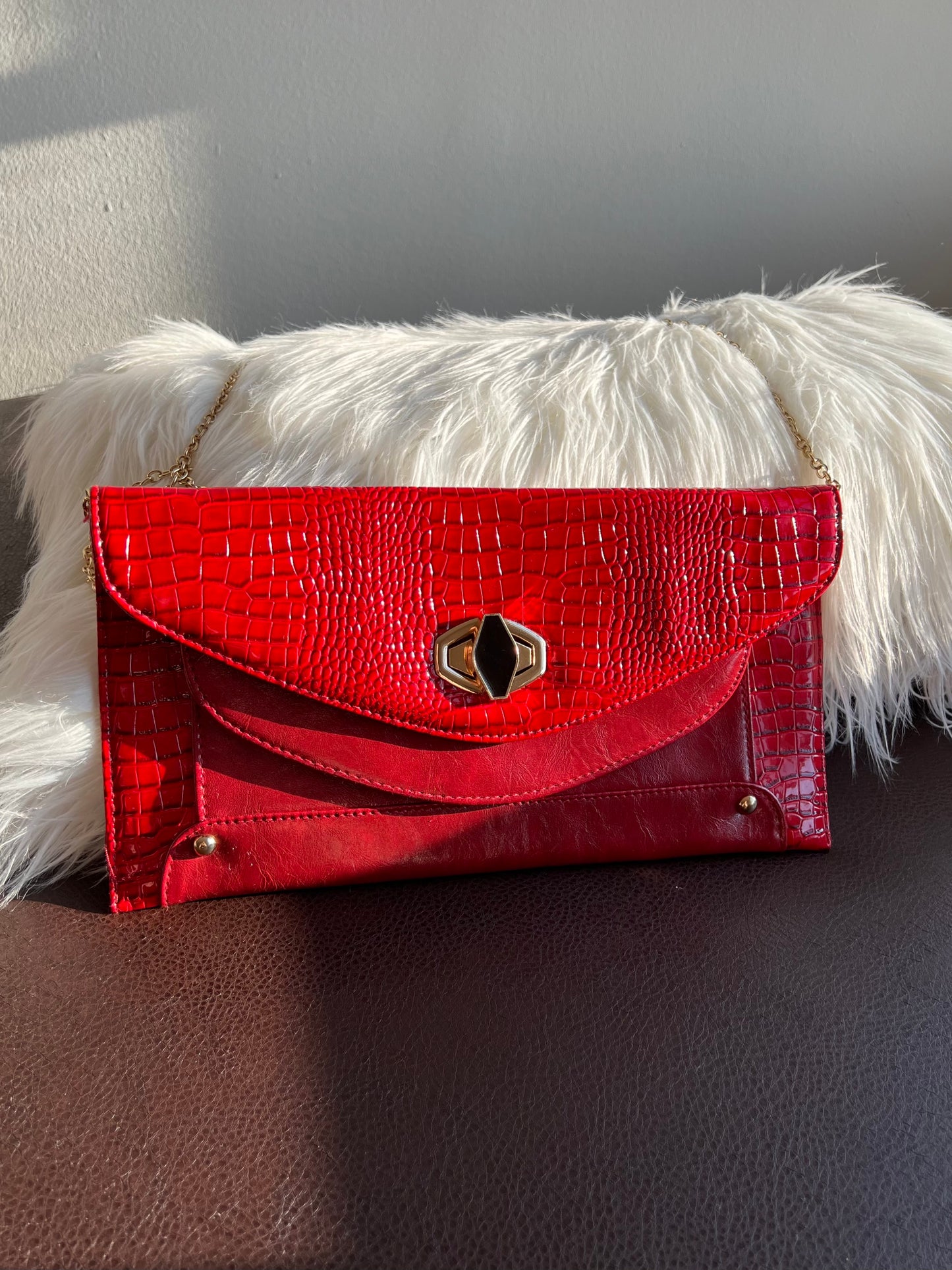 Kelly & Katie Red Vintage Snake Embossed Clutch Purse/ Handbag with Chain Strap