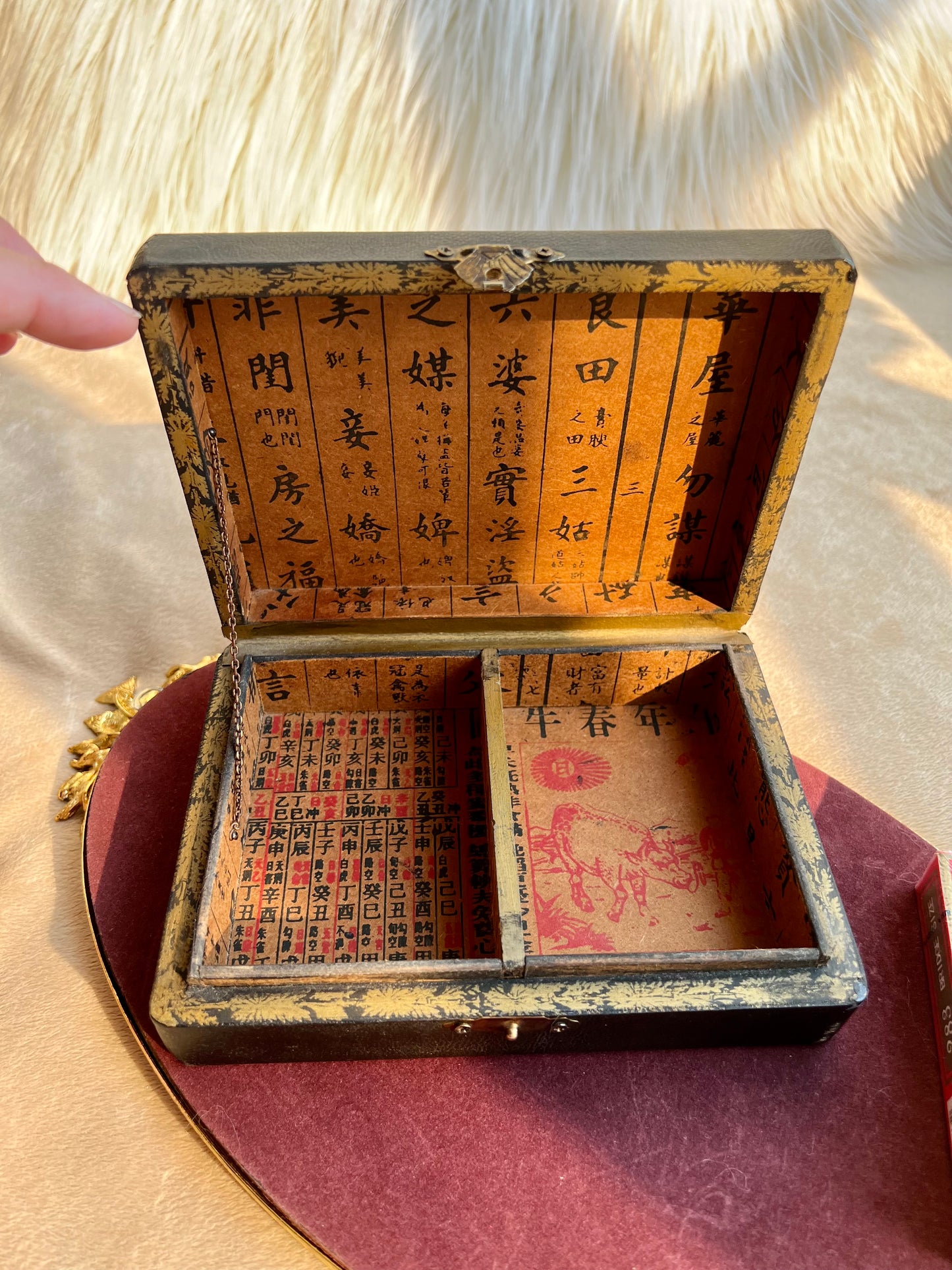 Wooden/Leather Chinese Vintage Box with 2 Pc unopened KR Poker Cards Set