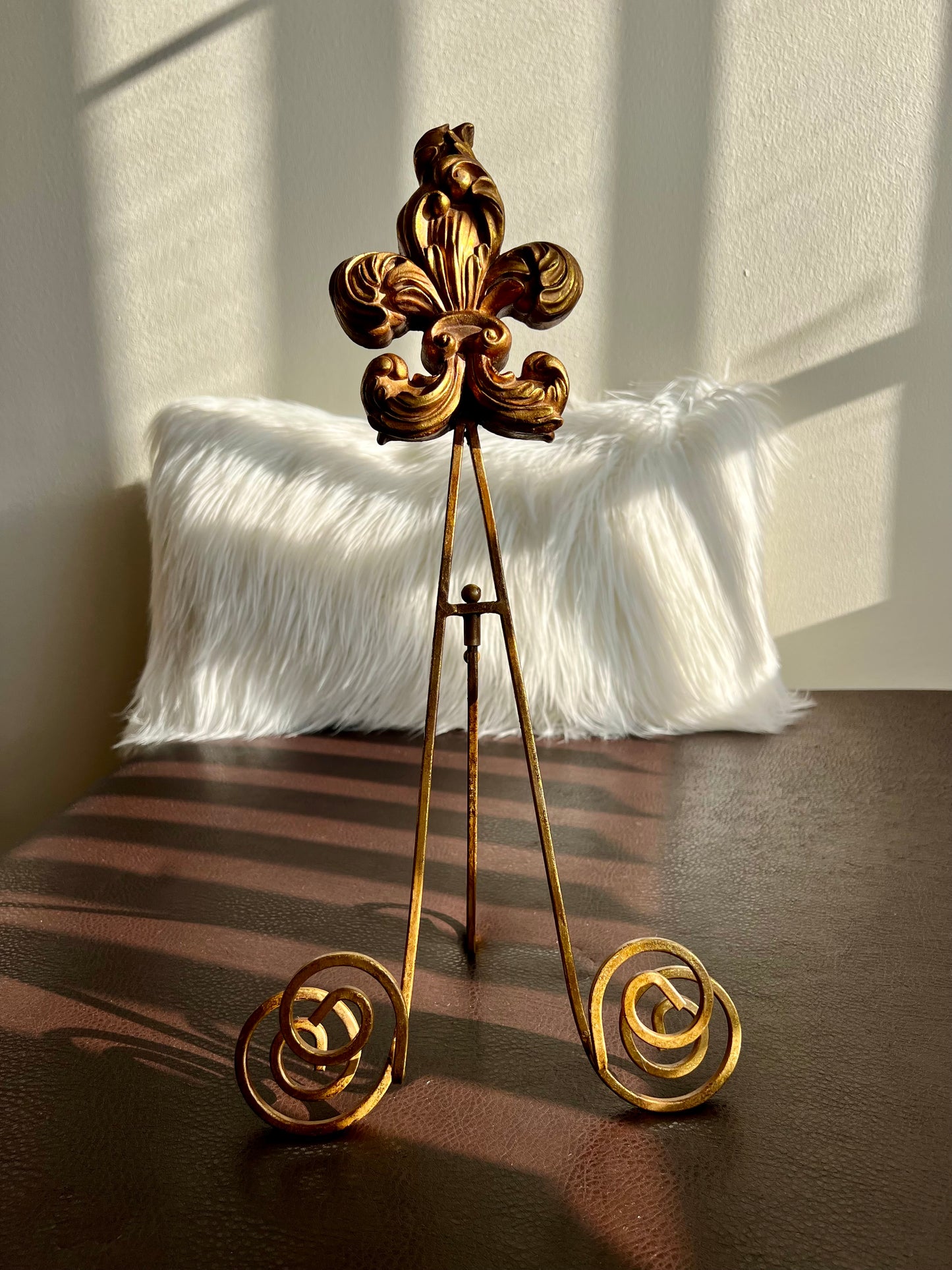 Vintage Unique Fleur De Lis Picture, Book, Painting or Plate Easels from Late 20th Century (a pair of 2 pieces)