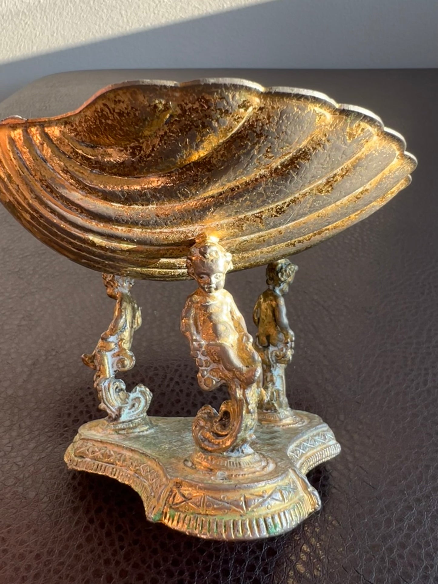 StyleBuilt Vintage Brass Elegant Scallop Shell Soap Dish/ Jewelry Holder, with Gilded Cherubs