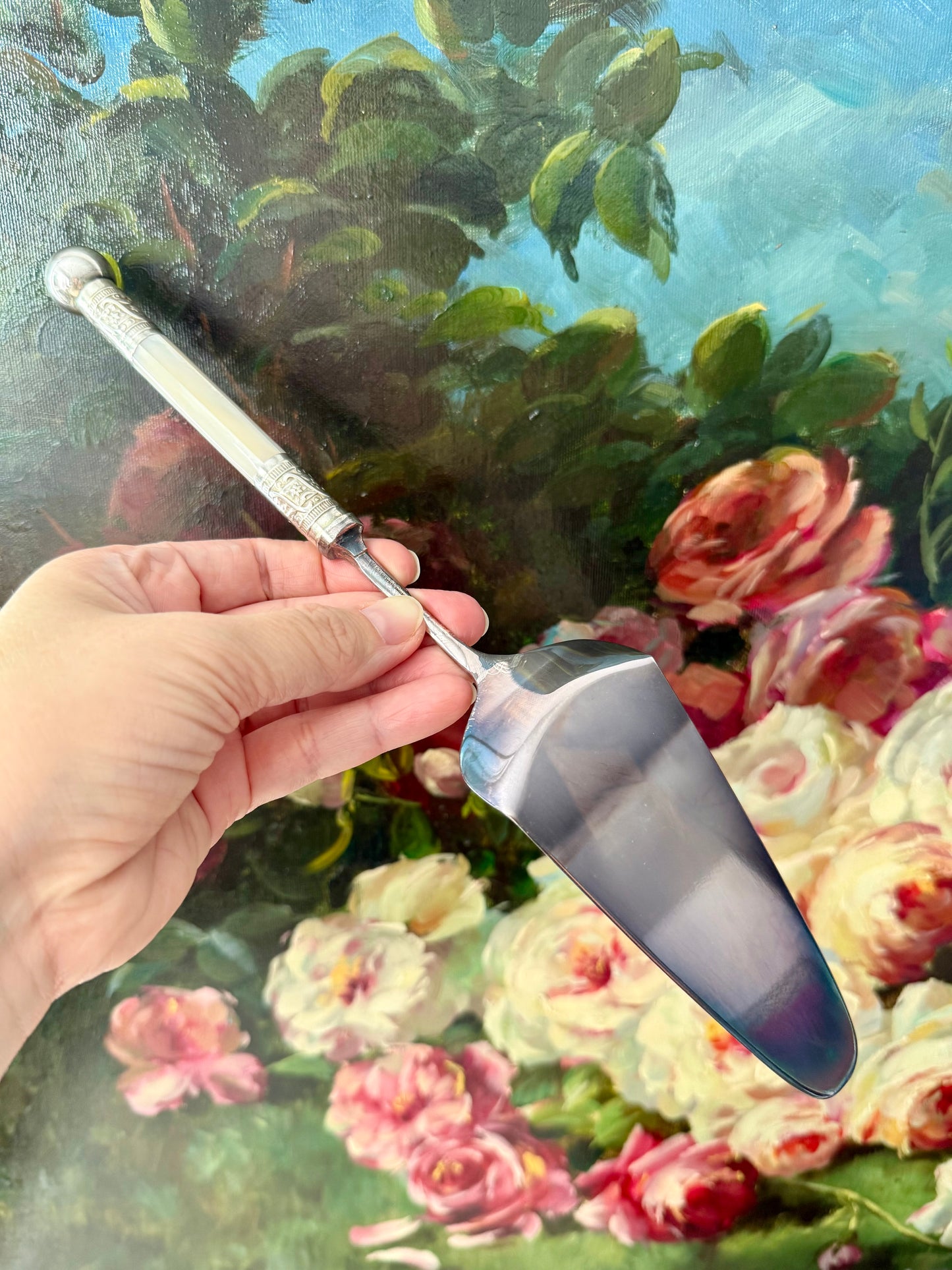 Saks Fifth Avenue Sheffield Silver Vintage Cake Server with a White Mother-of-pearl Handle - Made in England