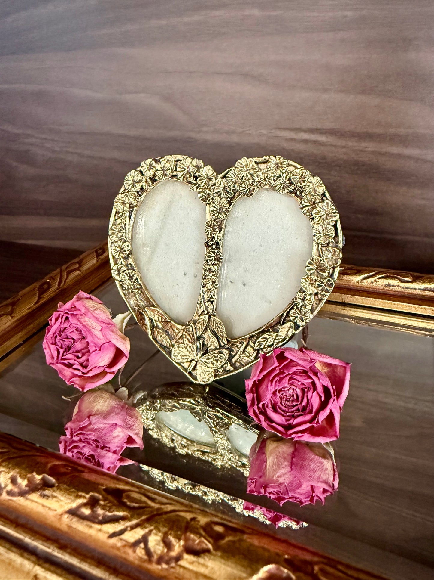 Heart Shaped Vintage Mini Double Photo Frame with Flowers and Butterfly Decoration on the Front