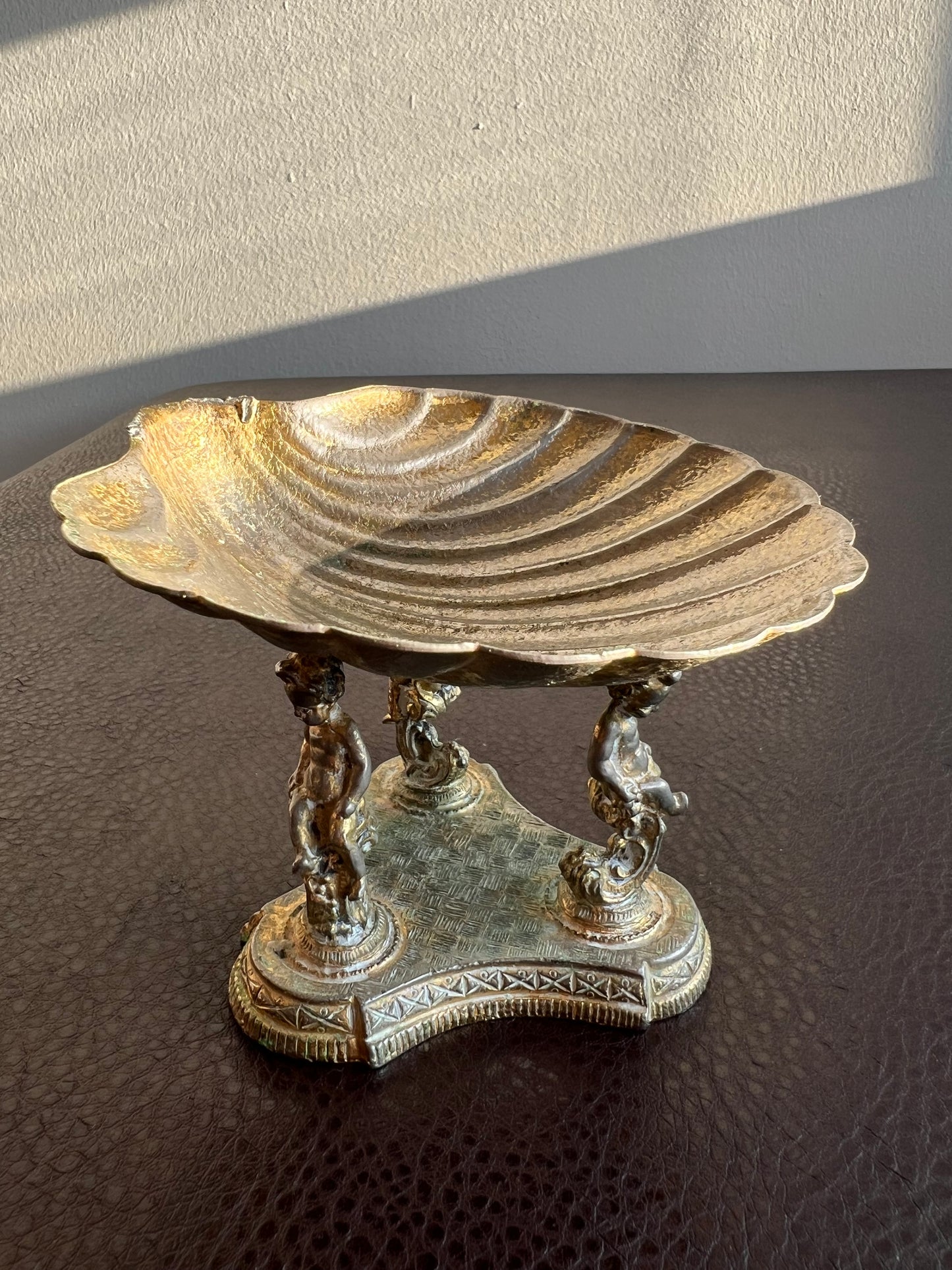 StyleBuilt Vintage Brass Elegant Scallop Shell Soap Dish/ Jewelry Holder, with Gilded Cherubs