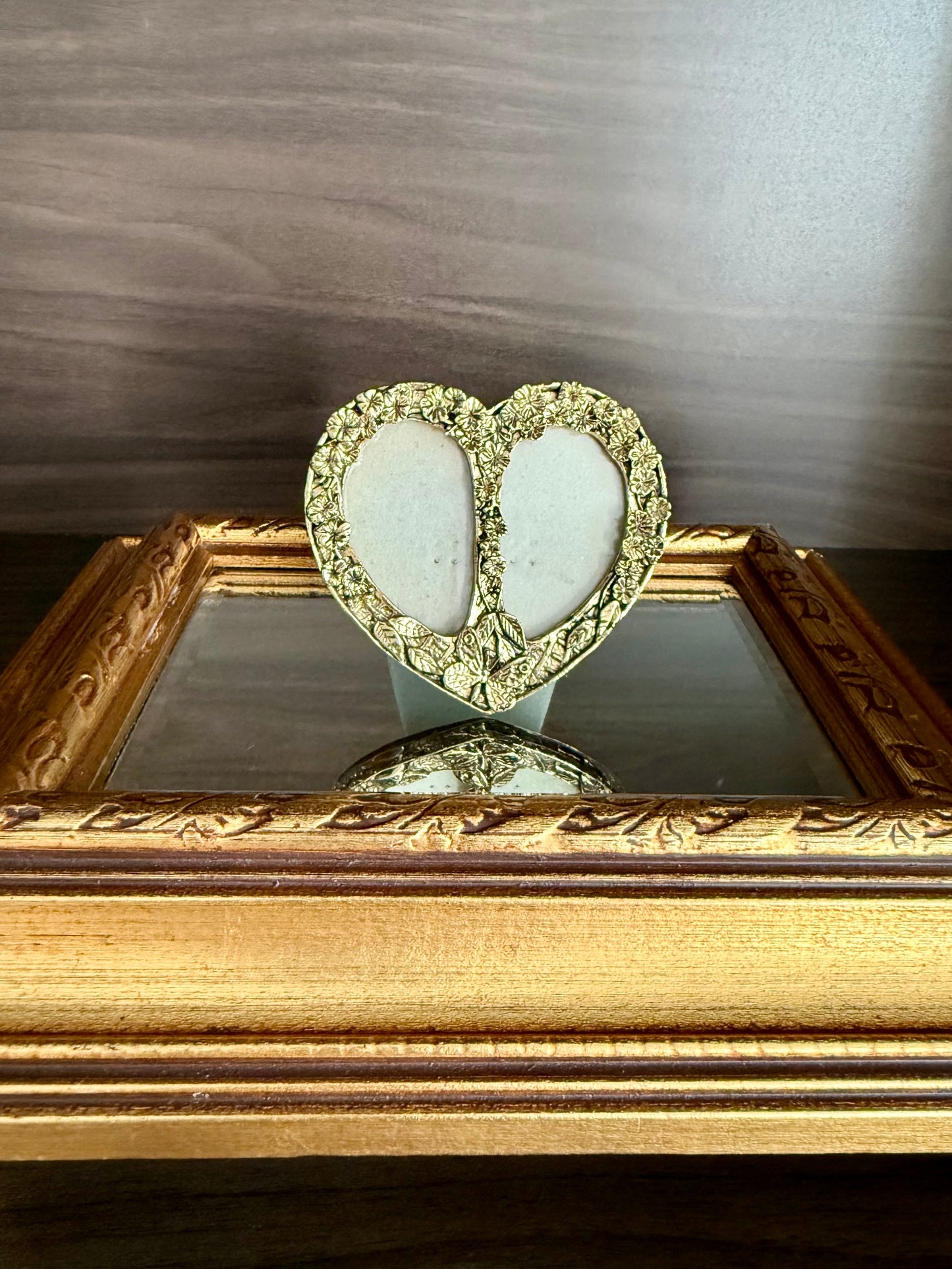 Heart Shaped Vintage Mini Double Photo Frame with Flowers and Butterfly Decoration on the Front