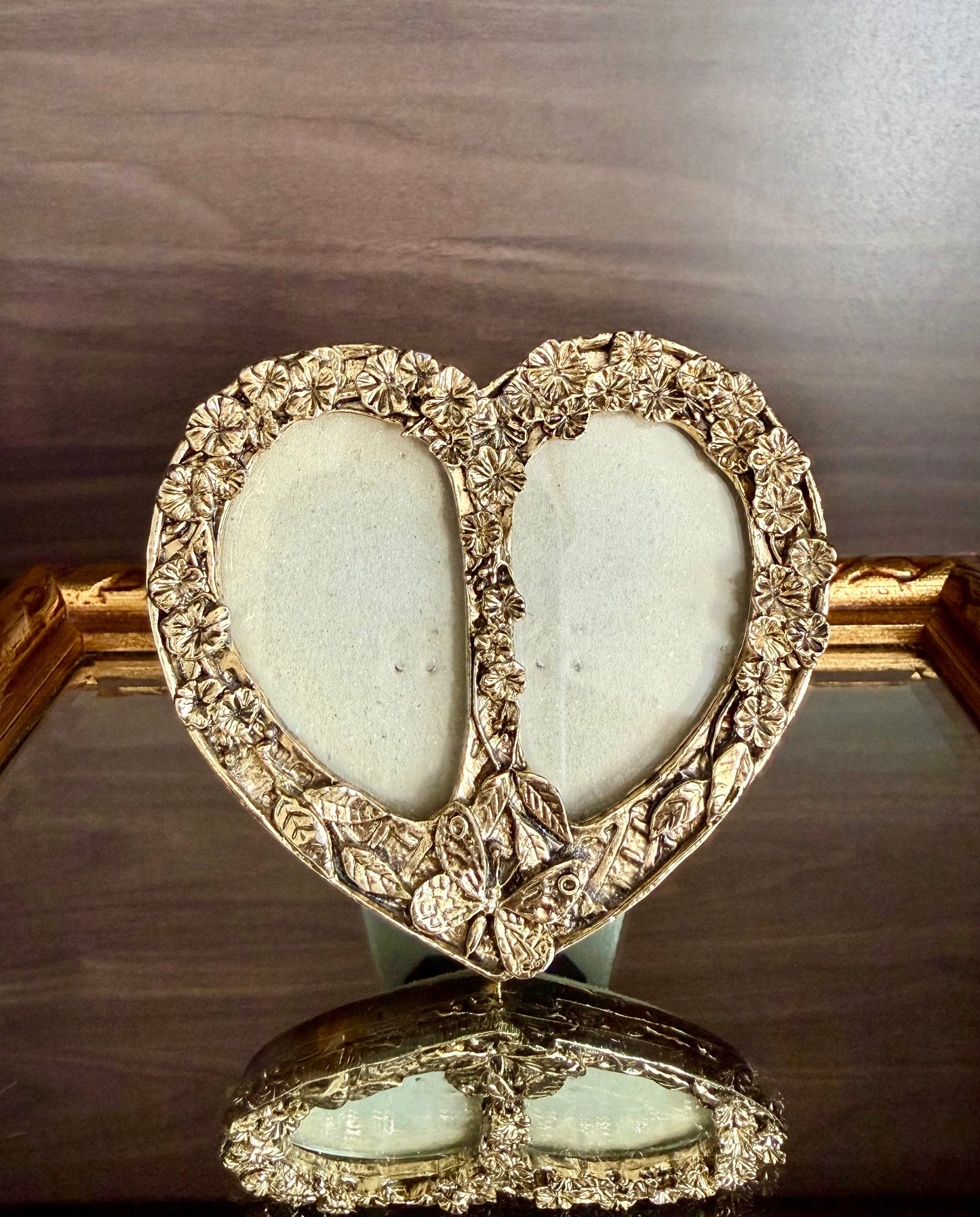 Heart Shaped Vintage Mini Double Photo Frame with Flowers and Butterfly Decoration on the Front