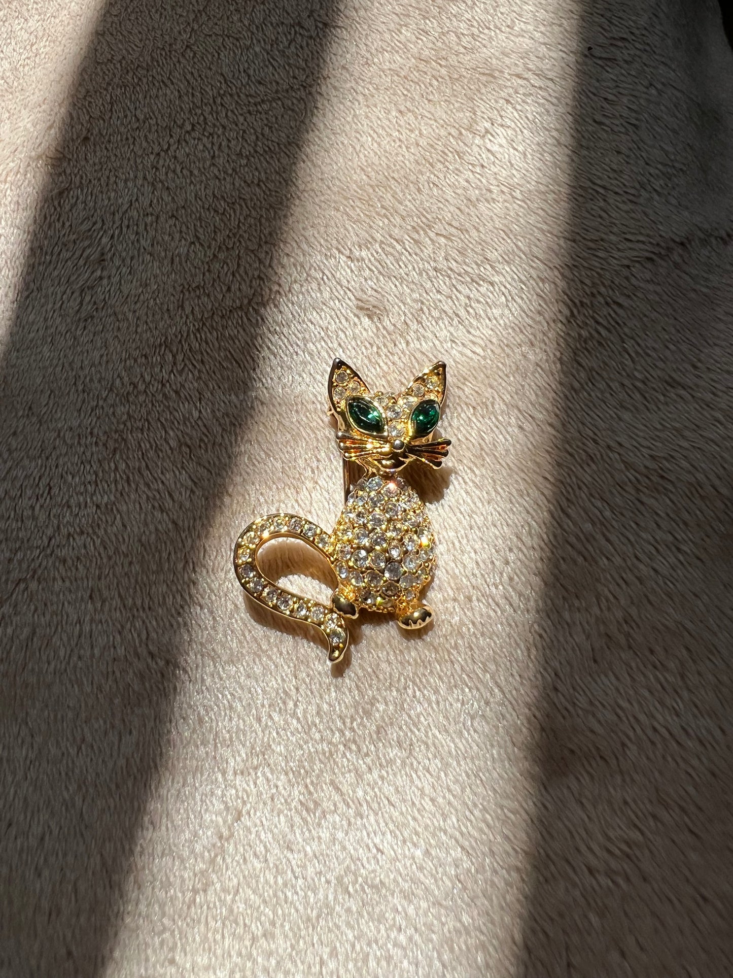 Goldtone Green Eyed Rhinestone Cat Brooch