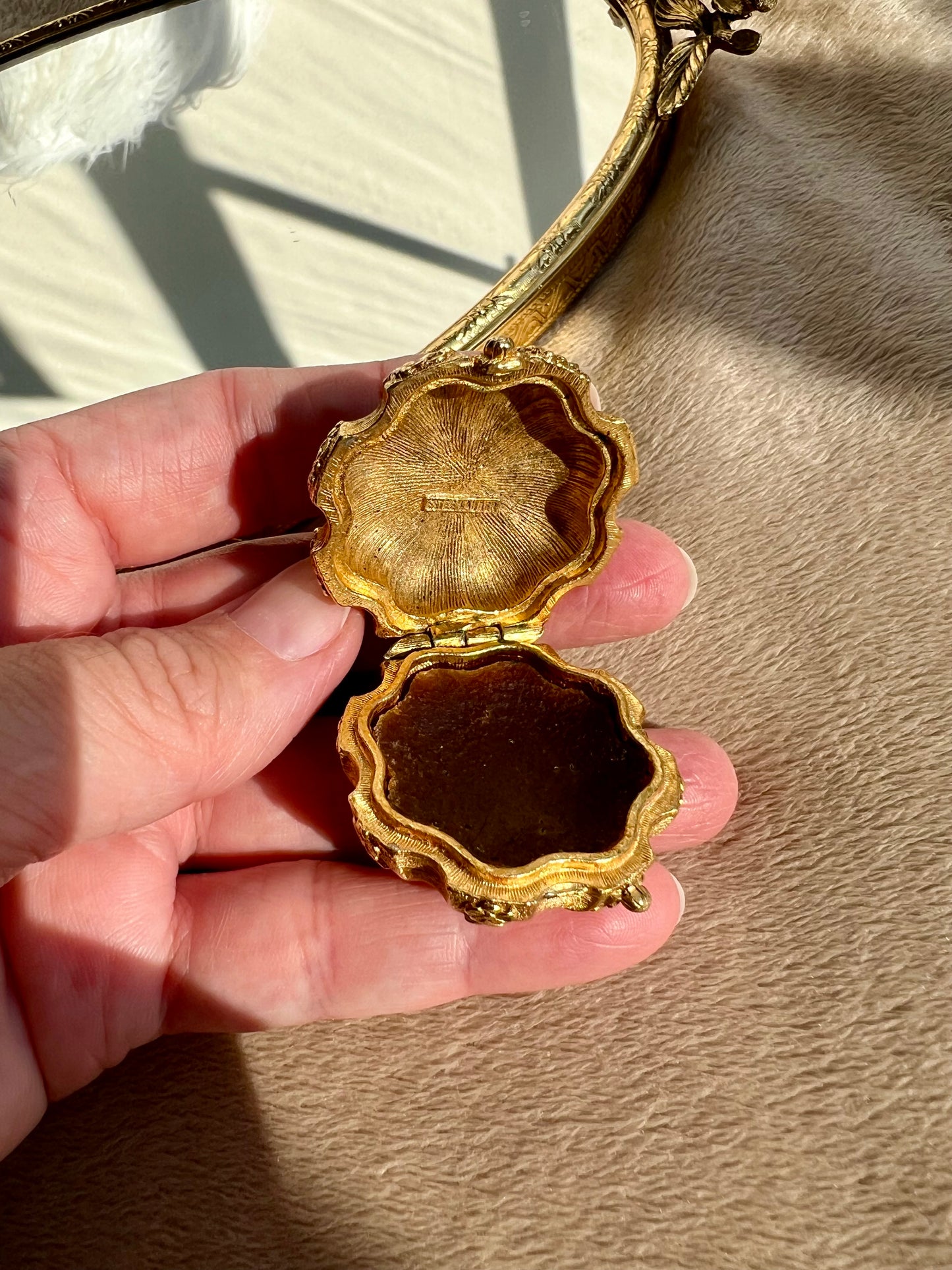 Estée Lauder Vintage Gold Tone Pumpkin Perfume Compact