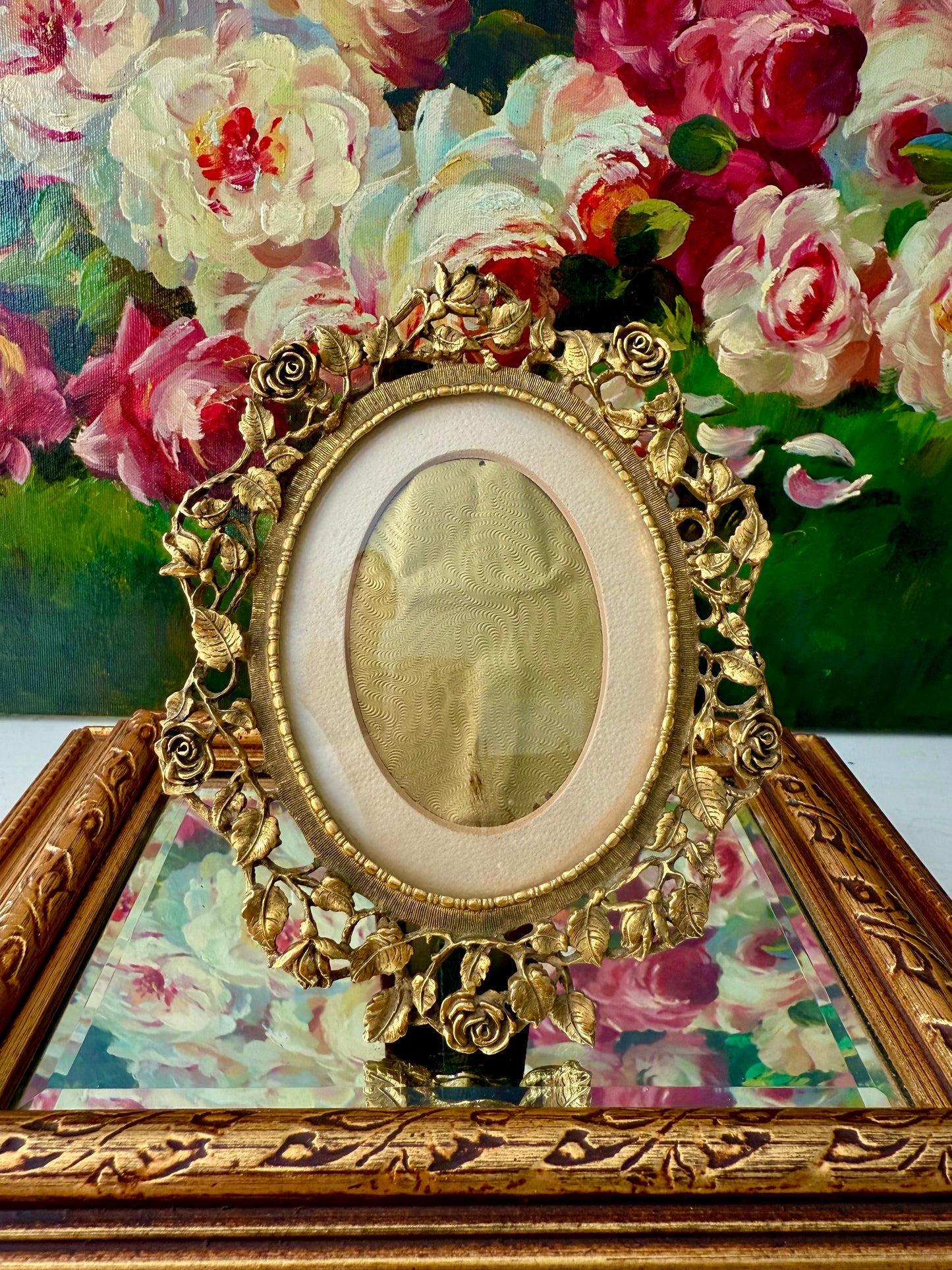 24-karat Gold-plated Matson Hollywood Regency Style Vintage Ornate Brass Oval Picture Frame with Rose Details