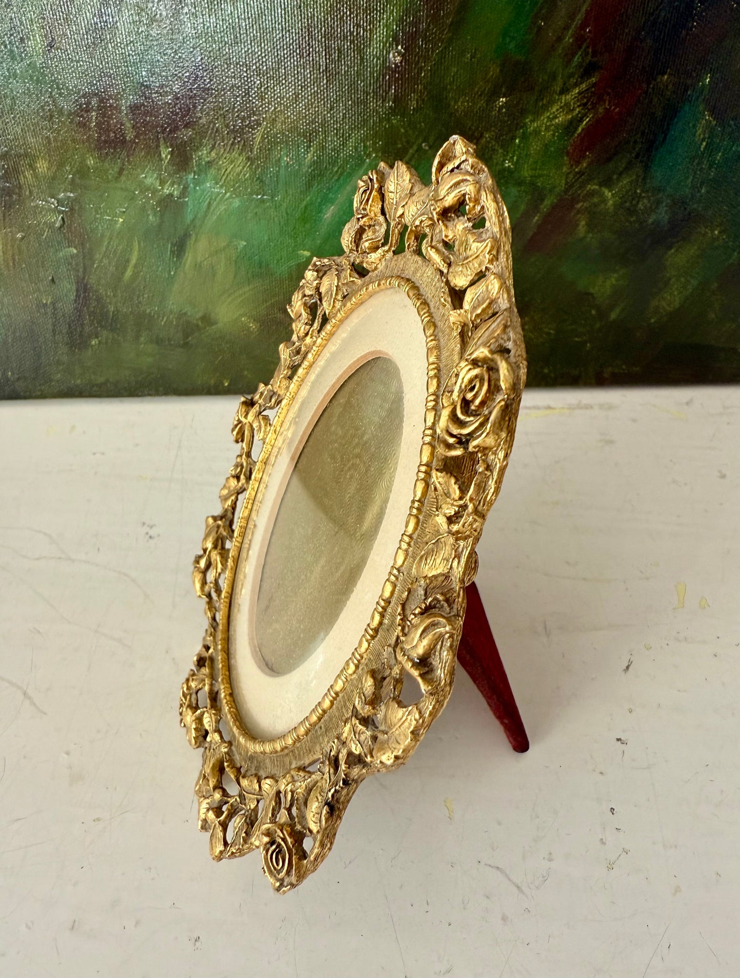 24-karat Gold-plated Matson Hollywood Regency Style Vintage Ornate Brass Oval Picture Frame with Rose Details