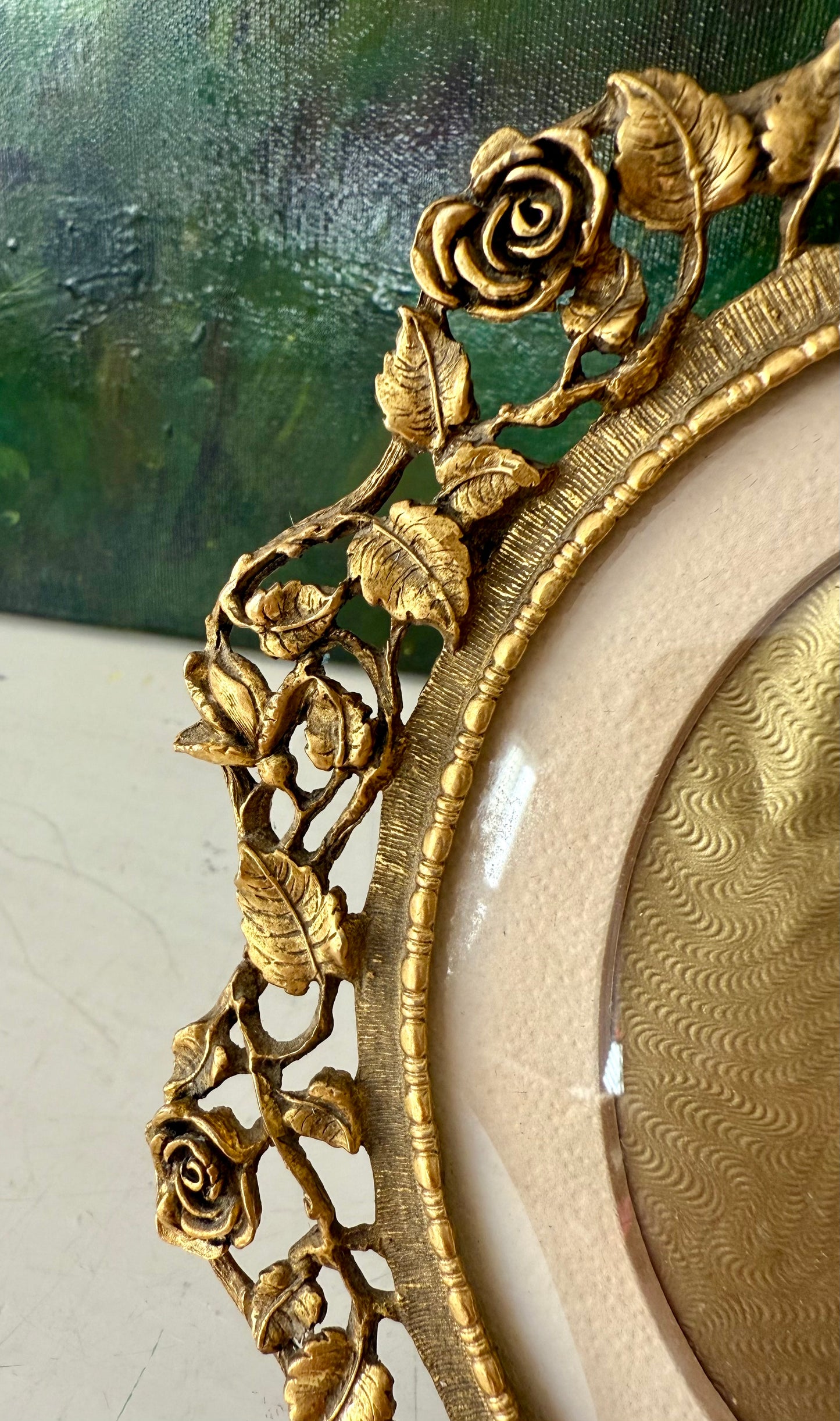 24-karat Gold-plated Matson Hollywood Regency Style Vintage Ornate Brass Oval Picture Frame with Rose Details