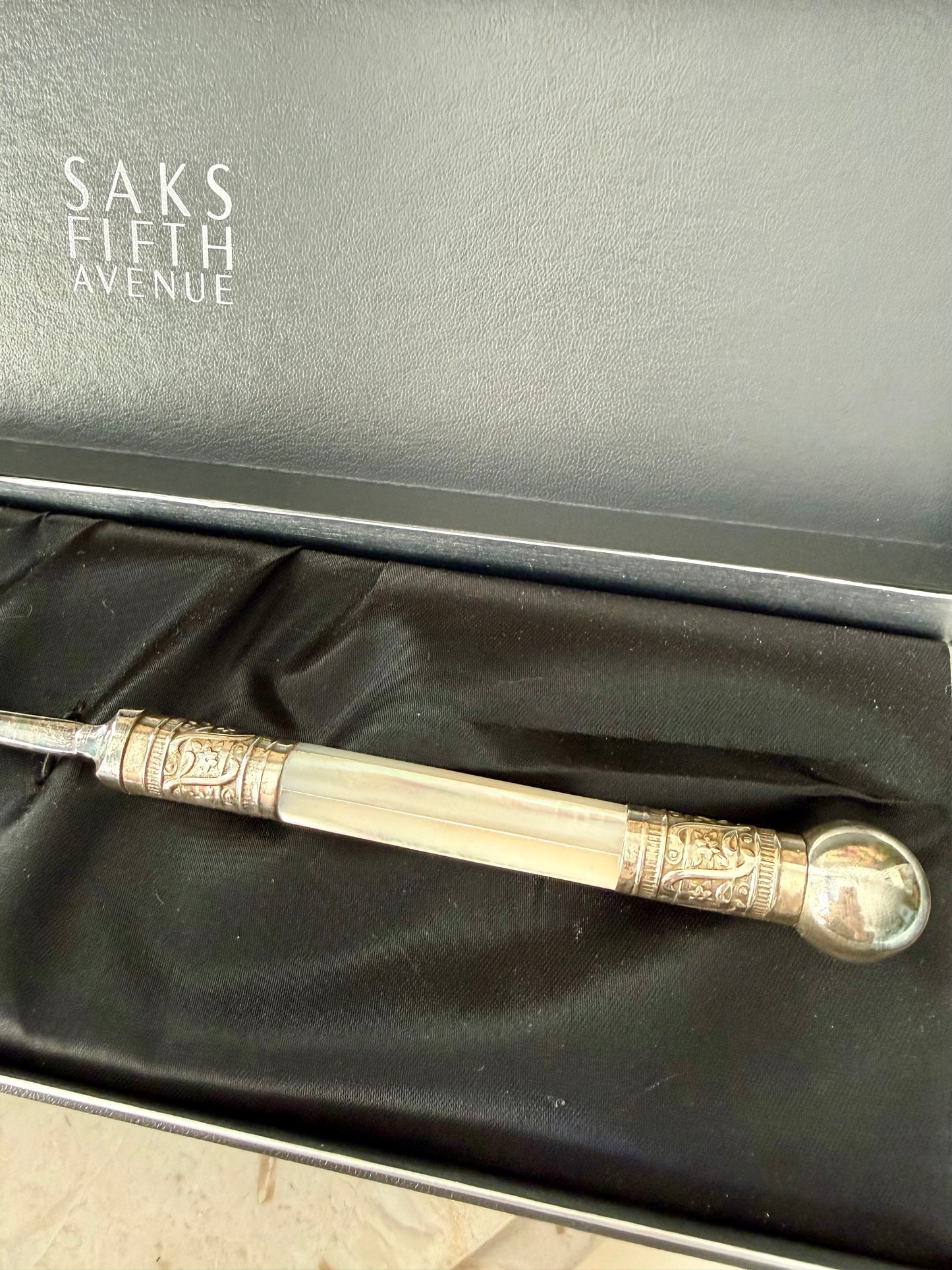 Saks Fifth Avenue Sheffield Silver Vintage Cake Server with a White Mother-of-pearl Handle - Made in England