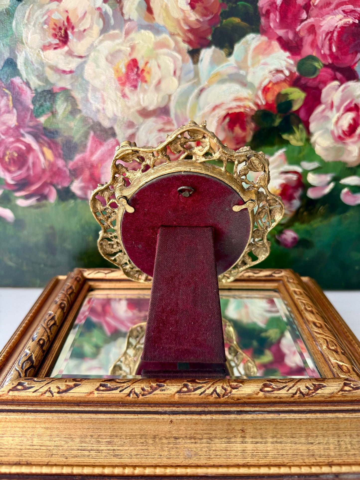 24-karat Gold-plated Matson Hollywood Regency Style Vintage Ornate Brass Oval Picture Frame with Rose Details