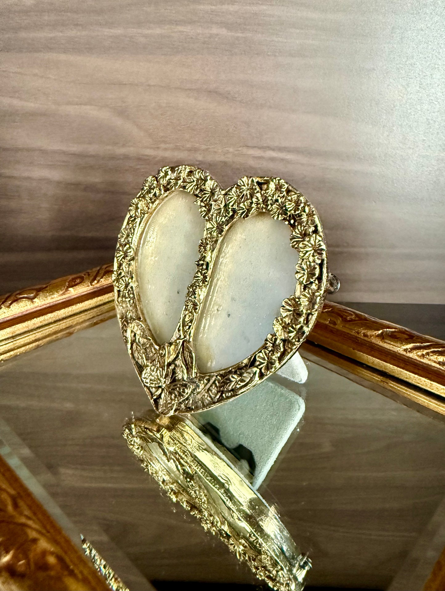 Heart Shaped Vintage Mini Double Photo Frame with Flowers and Butterfly Decoration on the Front
