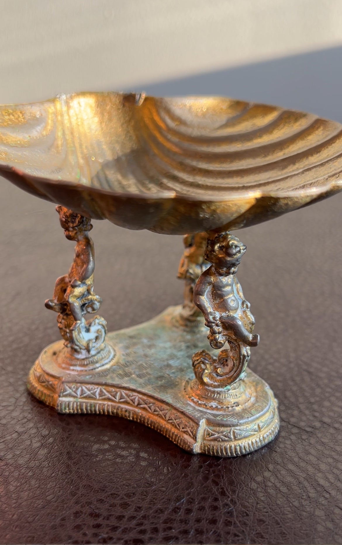 StyleBuilt Vintage Brass Elegant Scallop Shell Soap Dish/ Jewelry Holder, with Gilded Cherubs