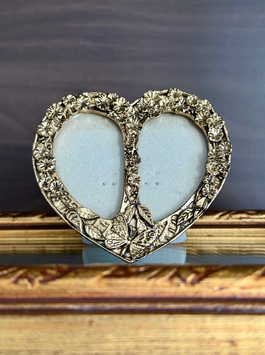Heart Shaped Vintage Mini Double Photo Frame with Flowers and Butterfly Decoration on the Front