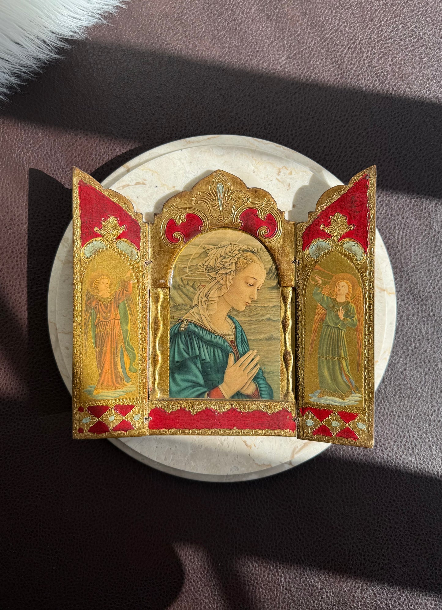 Florentine Religious Vintage Triptych with a Printed Image of a Praying Madonna, Gilt and Wood, Made in Italy