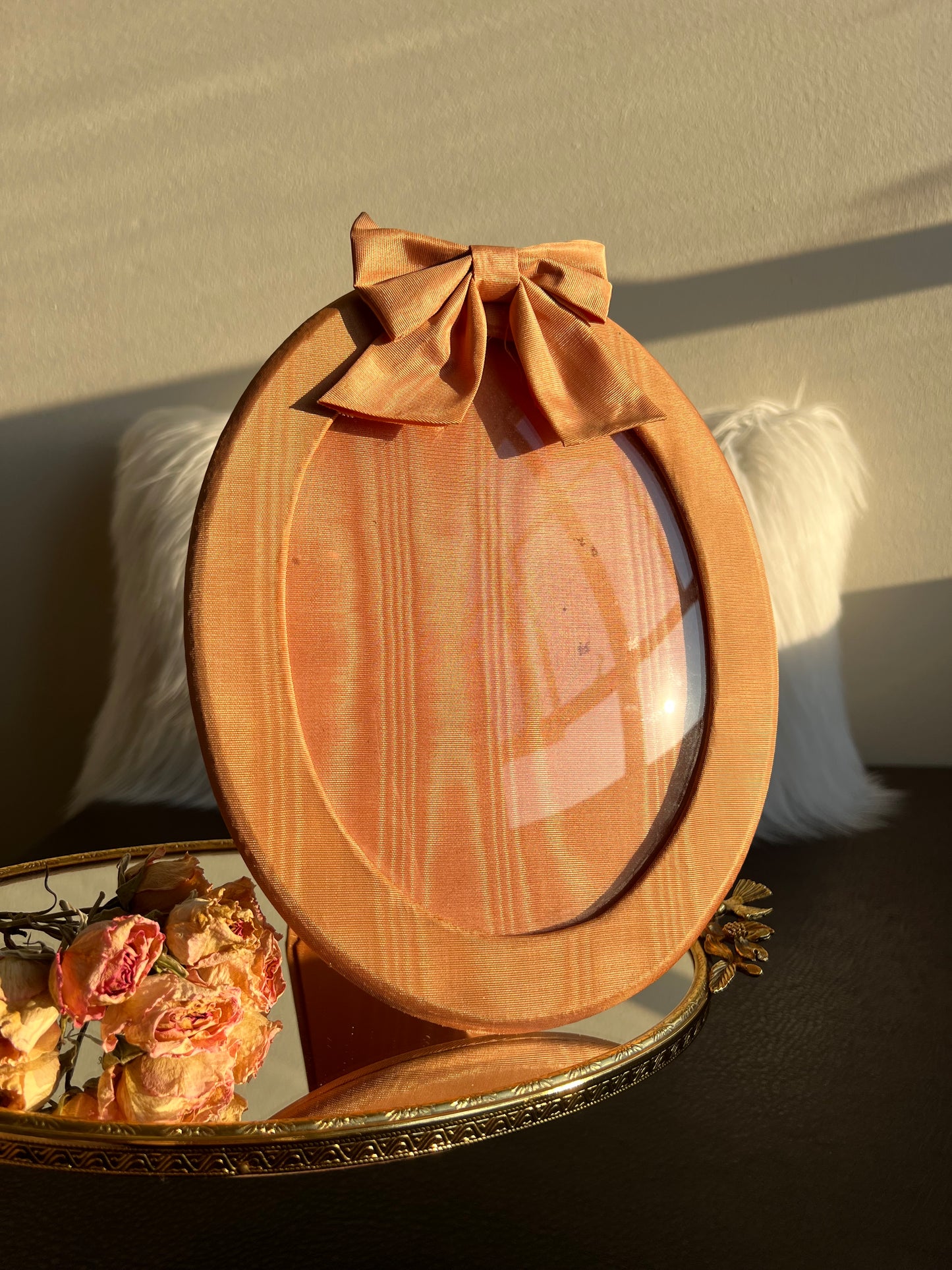 Elegant Pink Silk Style Material - coated Vintage Photo/ Picture Frame with Bow