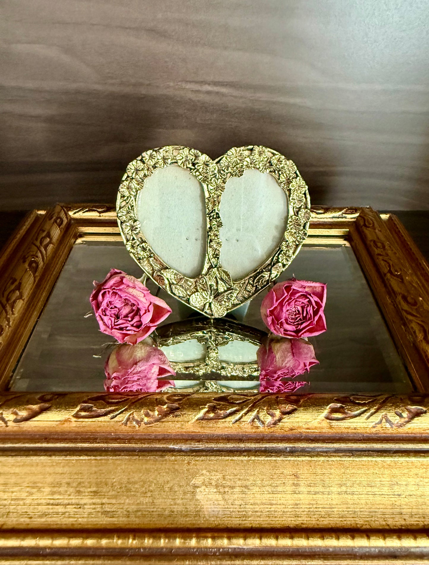 Heart Shaped Vintage Mini Double Photo Frame with Flowers and Butterfly Decoration on the Front