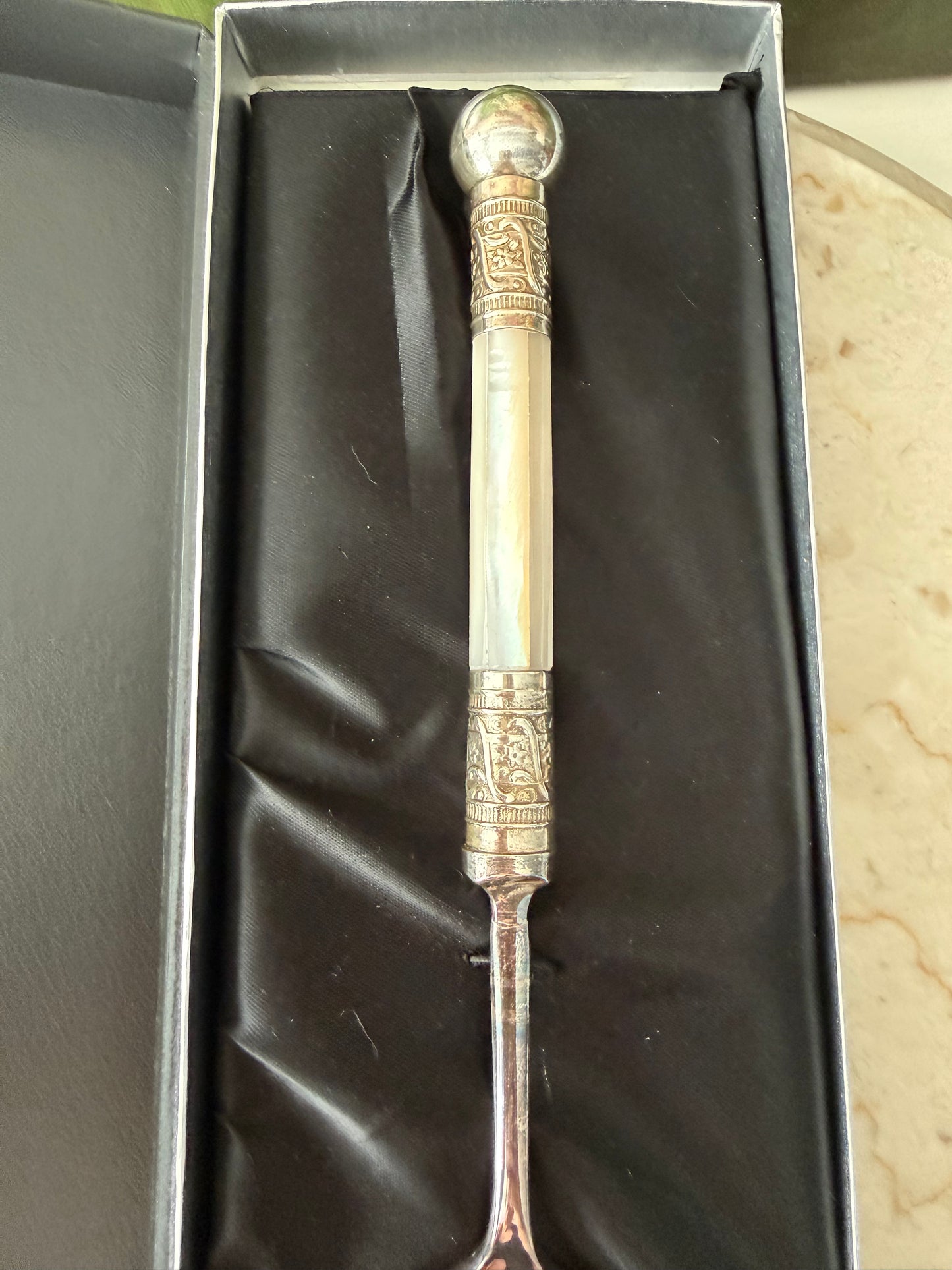 Saks Fifth Avenue Sheffield Silver Vintage Cake Server with a White Mother-of-pearl Handle - Made in England