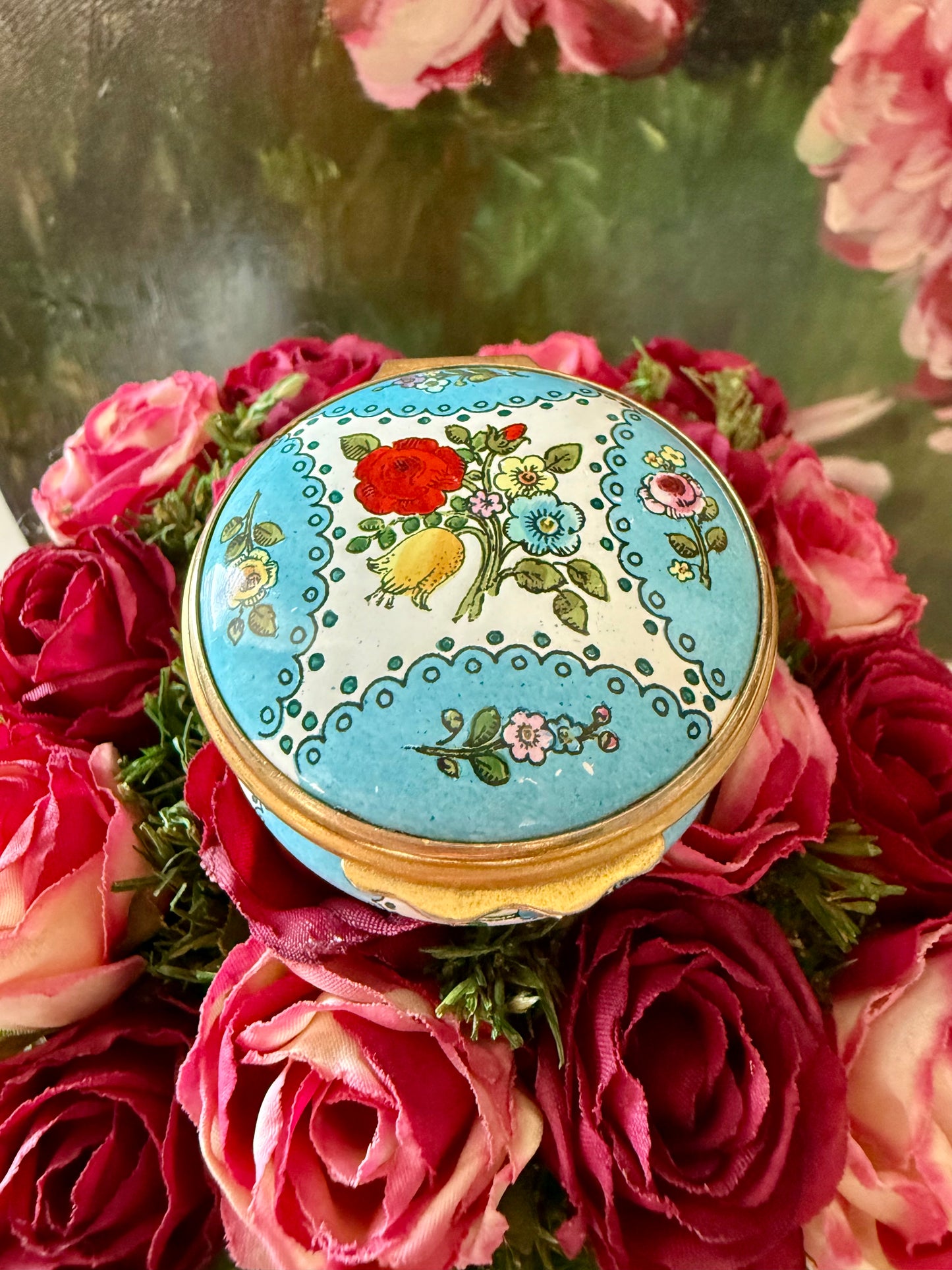Halcyon Days Bilston and Battersea Hand-painted Enamel Vintage Trinket/ Jewelry or Pill Box, Made in England