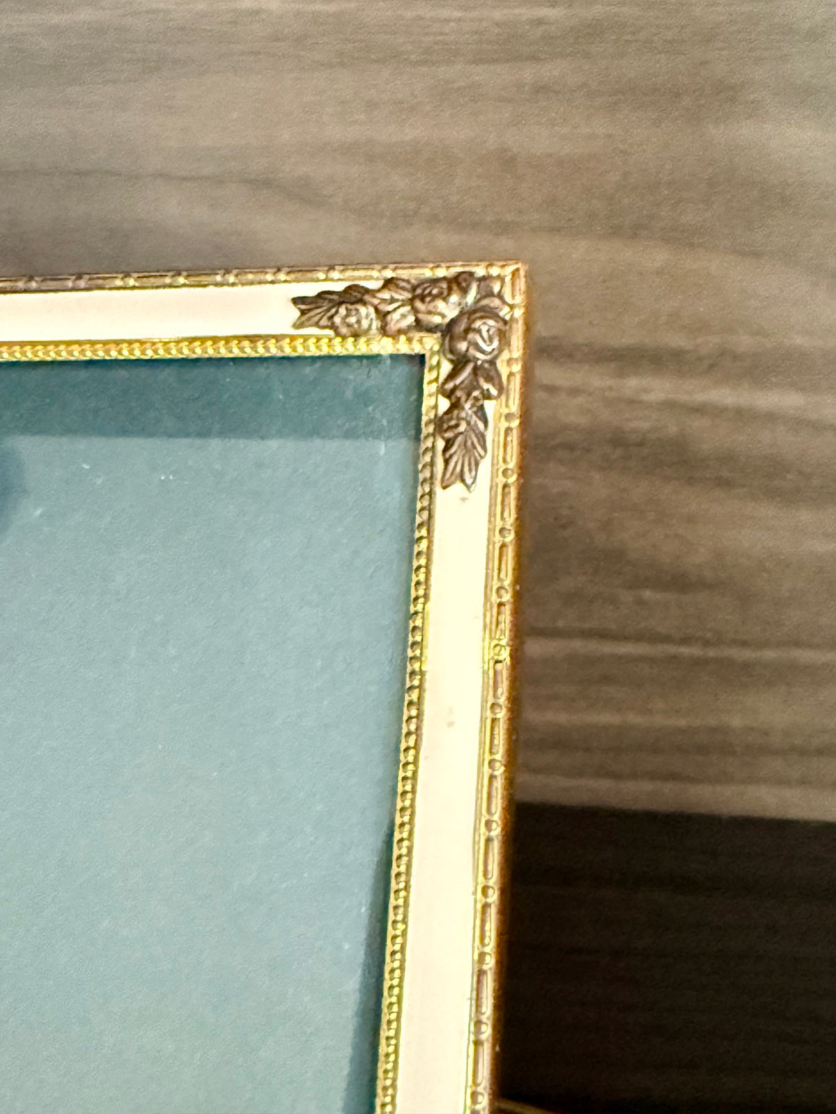 Elegant Gold-tone Classic Leaf and Floral Motif and Pastel Pink Enamel Style Vintage Photo or Picture Frame