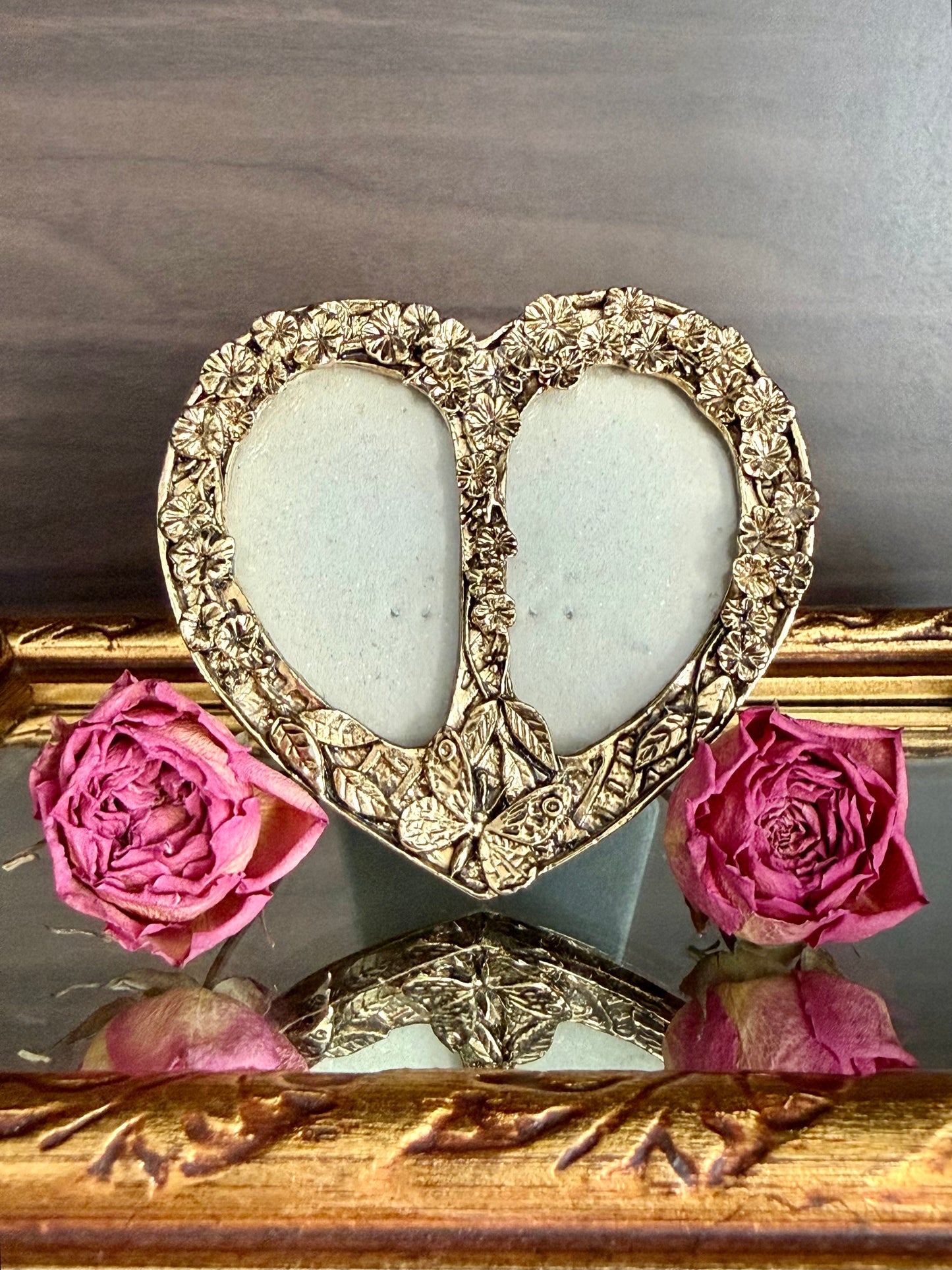 Heart Shaped Vintage Mini Double Photo Frame with Flowers and Butterfly Decoration on the Front