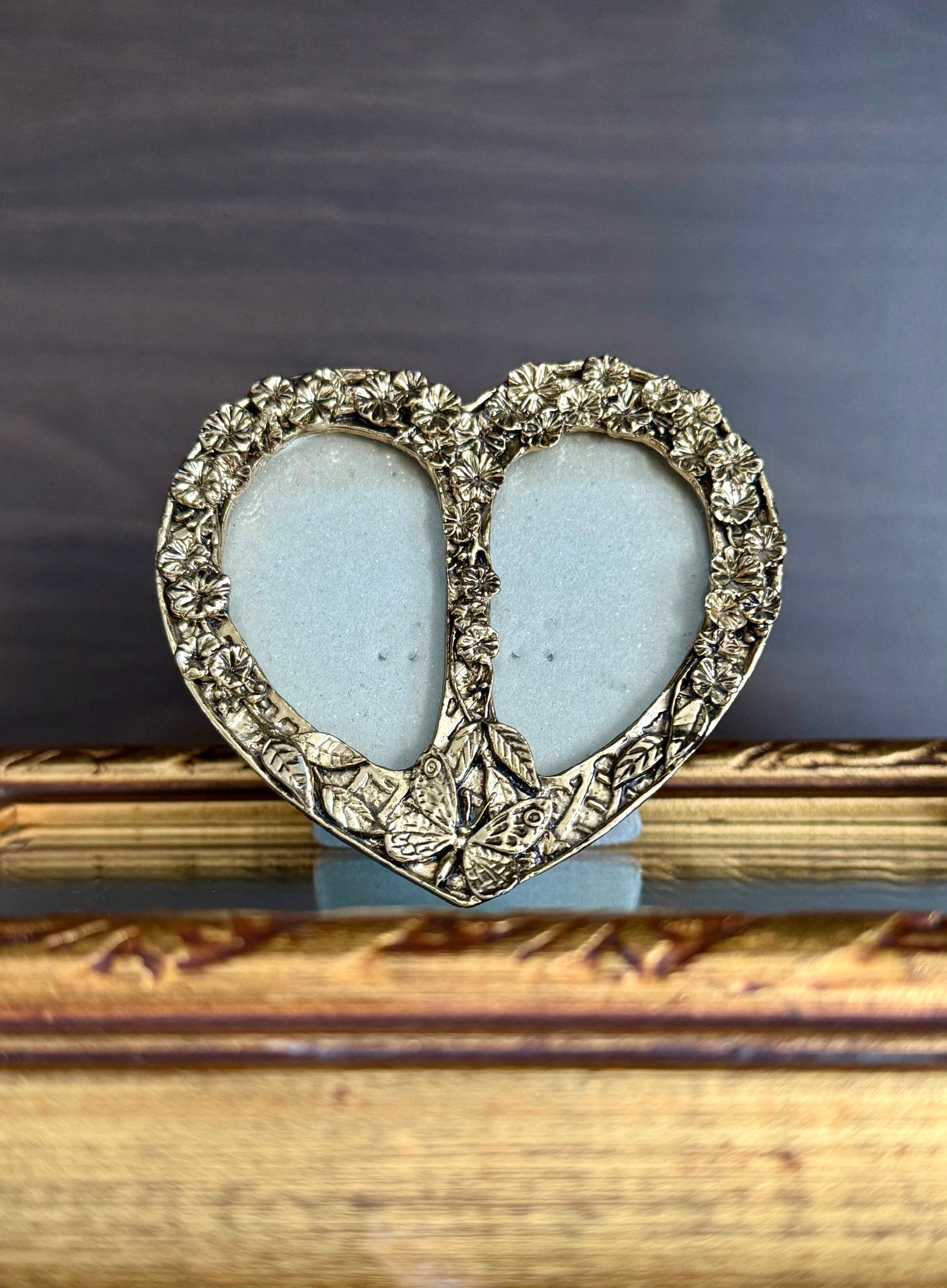 Heart Shaped Vintage Mini Double Photo Frame with Flowers and Butterfly Decoration on the Front