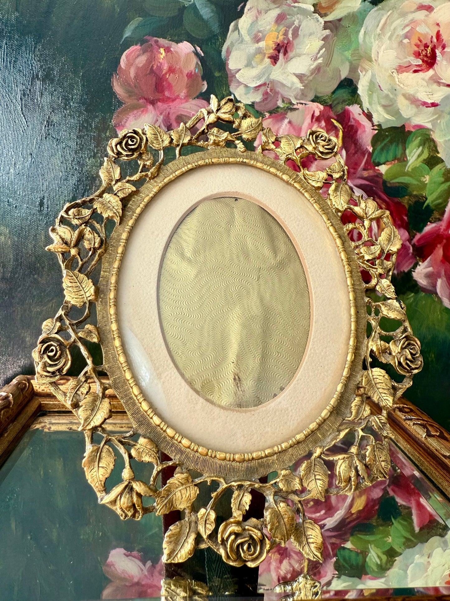 24-karat Gold-plated Matson Hollywood Regency Style Vintage Ornate Brass Oval Picture Frame with Rose Details