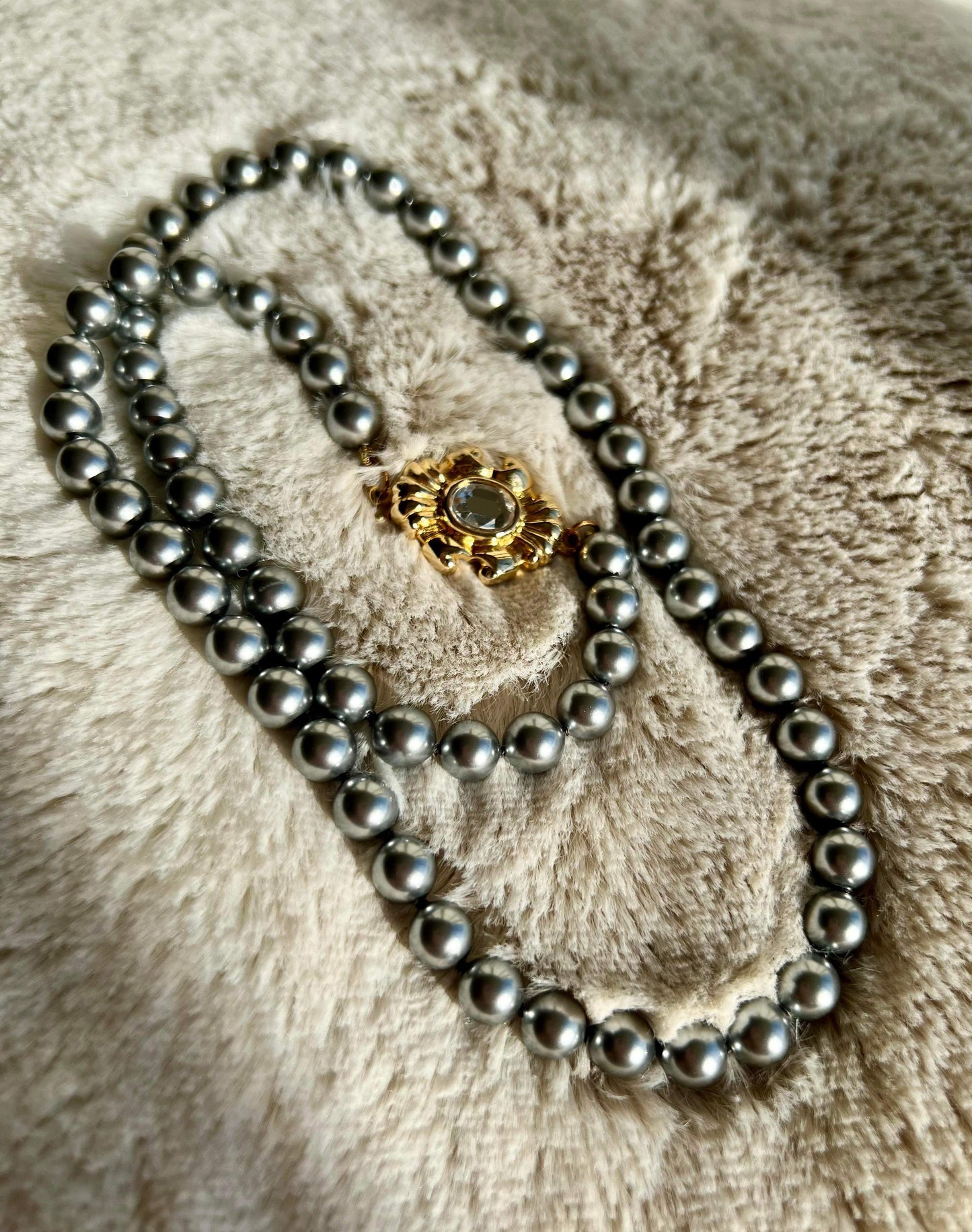 Giovanni Torlonia Gray Faux Pearl Necklace with Golden Clasp